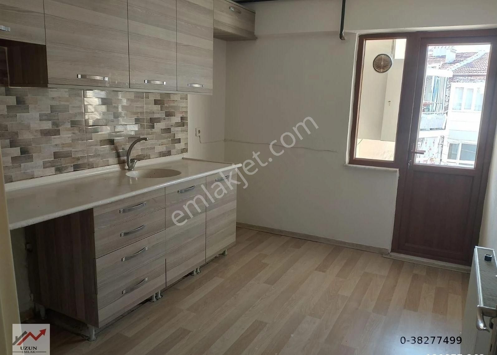 Şehzadeler Dinçer Kiralık Daire Uzun Emlak'tan Şehir Merkezinde Bekara-aileye Kiralık Daire