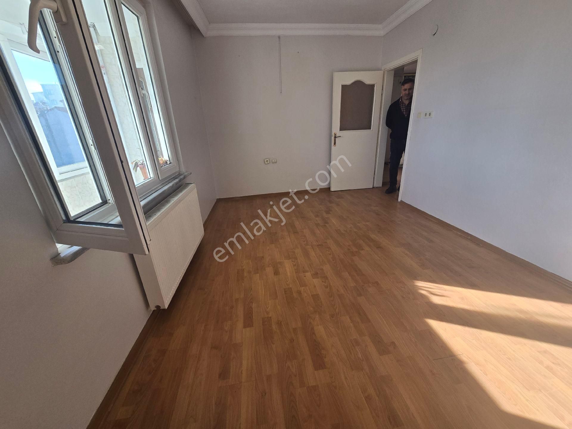 Küçükçekmece Atatürk Kiralık Daire Atatürk Mah. Kiralık 3+1 150m² 5. Kat Daire