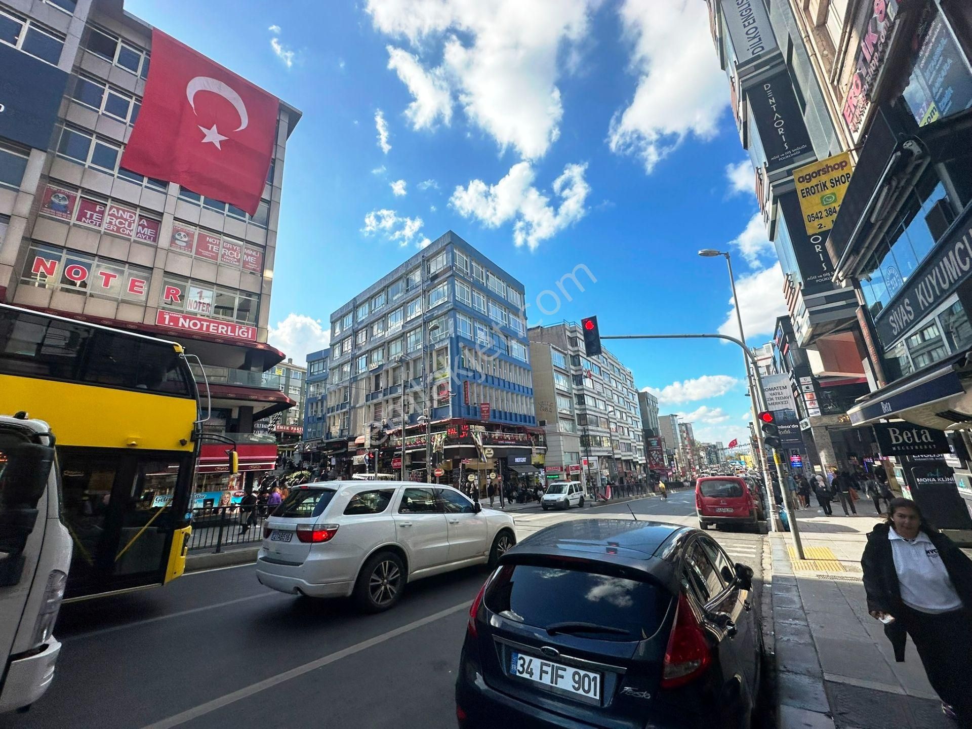 Kadıköy Osmanağa Satılık Ofis Kadıköy'de Cadde Üstü Mutfaklı Wc'li 4.kat 25m2 Satılık 1+0 Ofis