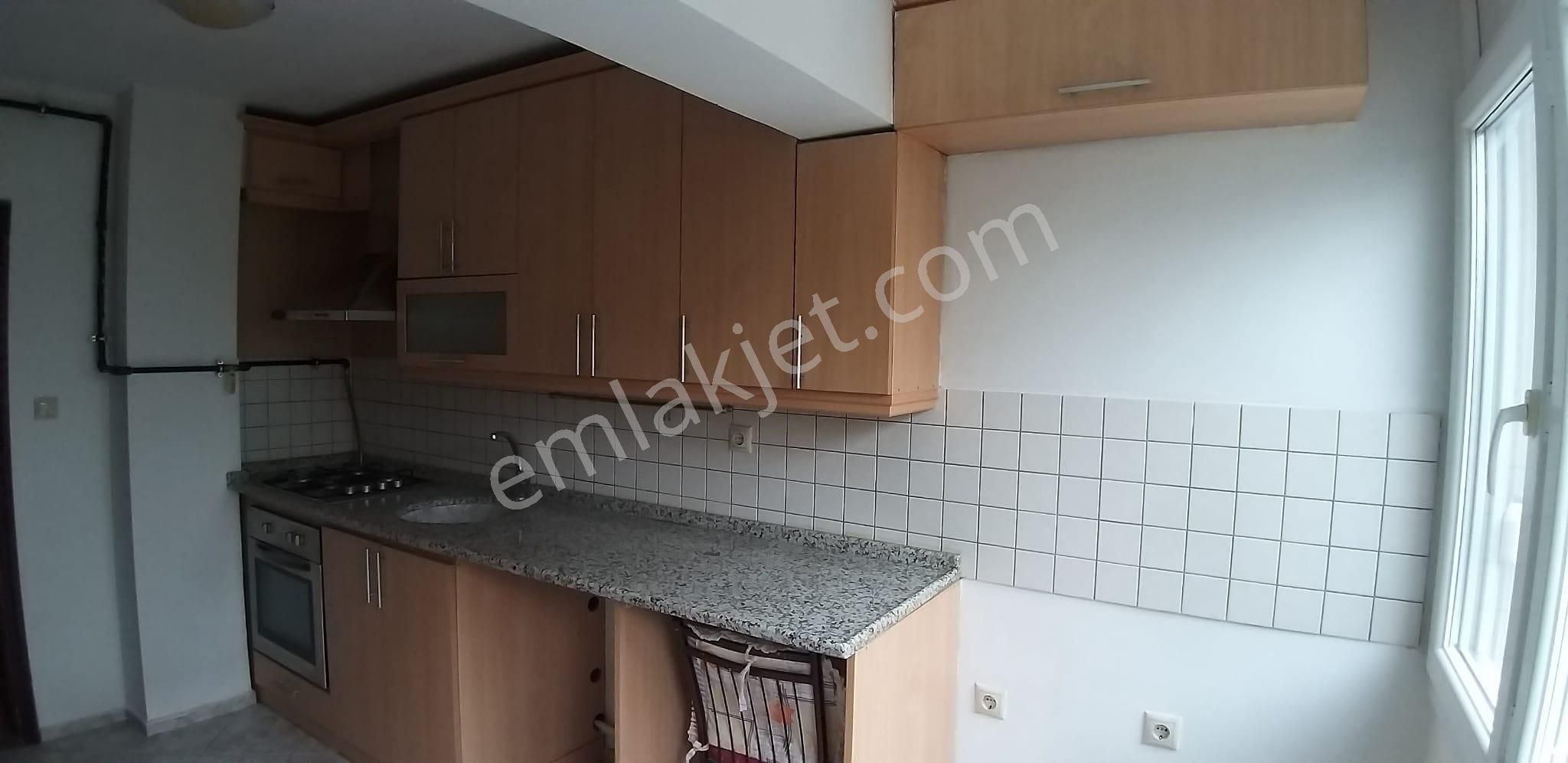 Menderes Ata Kiralık Daire Öğretmen Emlaktan Görece Göçmen Konutlarında Full Tadilatlı 2+1 Daire