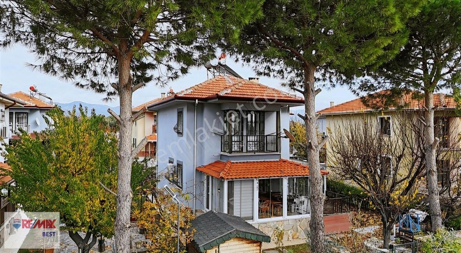 Dikili Salihler Satılık Villa Remax Best'ten Dikili Yeni Çevikkent Sitesinde 3+1 Satılık Villa