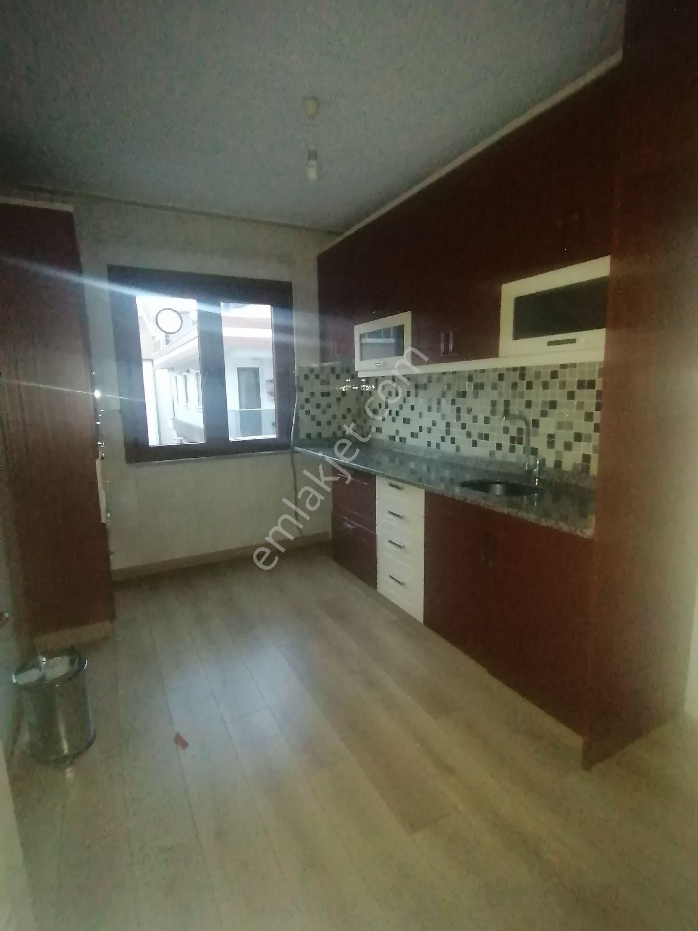 Üsküdar Cumhuriyet Kiralık Daire Üsküdar Cumhuriyet Mh.esatpasa Cad1dk Yürüme Metro 1km Karlı Dere Cadyürüme Asansörr Mevcut 3+1