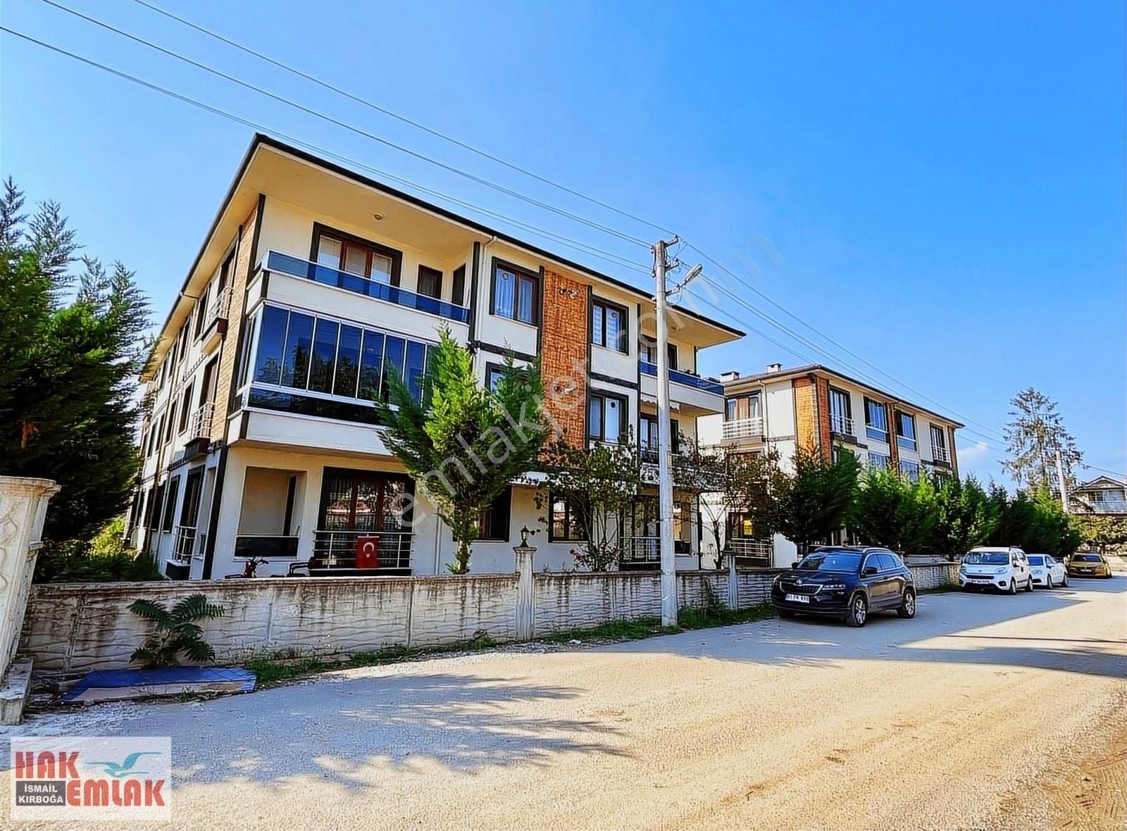 Düzce Merkez Aziziye Kiralık Daire Hak Emlaktan Aziziye Mh Bağdat Cami Yanı Kiralık Geniş 2+1 Daire