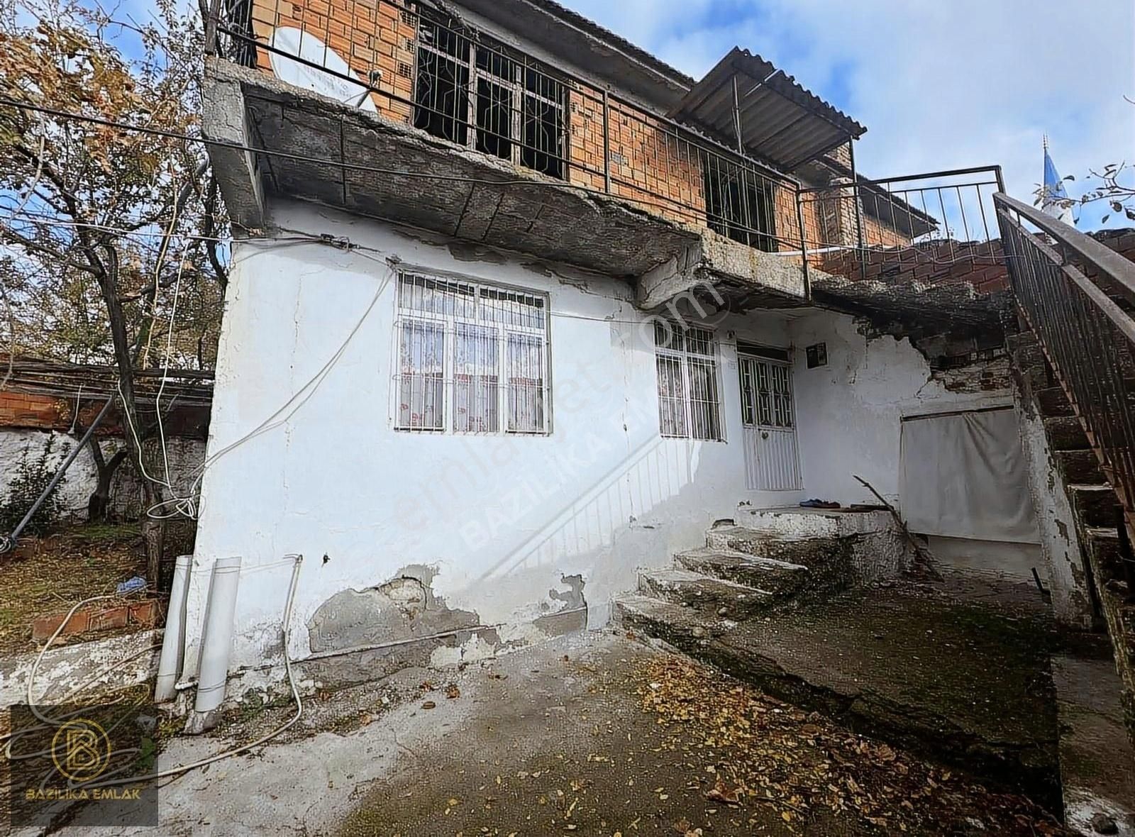 Bergama Paşaköy Satılık Müstakil Ev Tadilatli 3+1 Satılık Köyevi