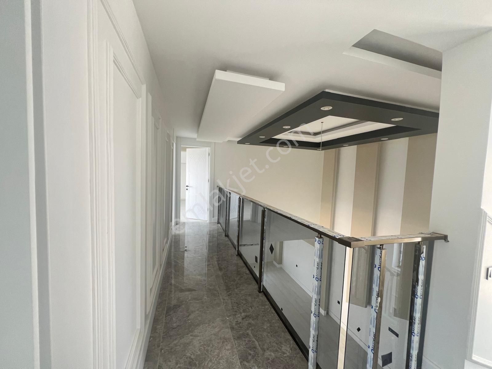 Fatma Ülken Gayrimenkul'den Erkilet General Emir Mahallesi'nde Lüks Satılık Villa - Görsel 15