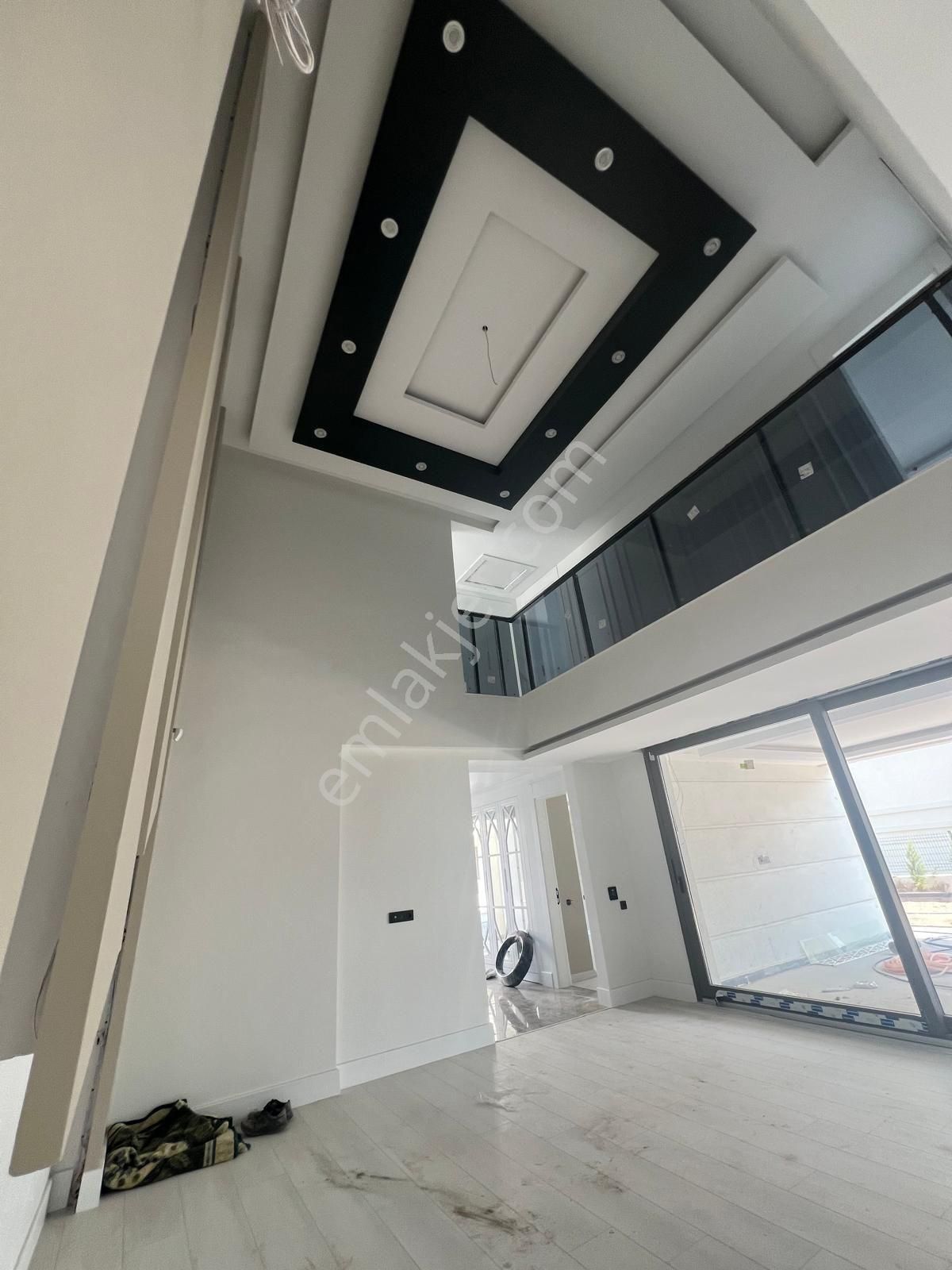 Fatma Ülken Gayrimenkul'den Erkilet General Emir Mahallesi'nde Lüks Satılık Villa - Görsel 11