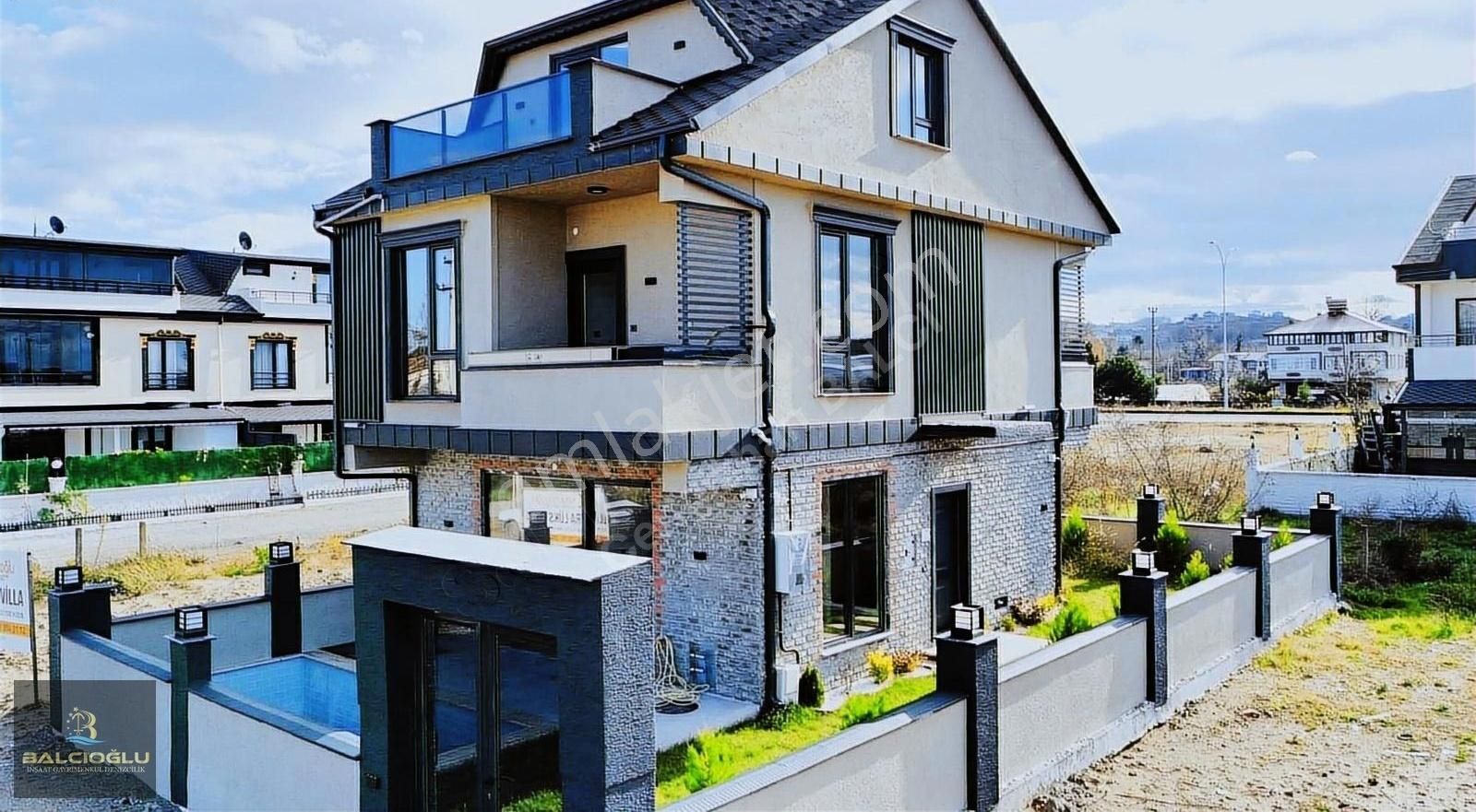 Kocaali Alandere Satılık Villa Balcıoğlundan Satılık Tam Müstakil Ultra Lx Havzlu Triblex Villa