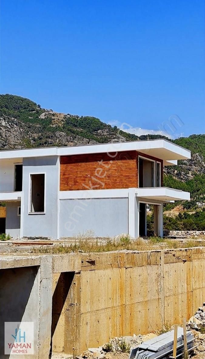 Alanya Tepe Satılık Villa Alanya Tepe De Ful Deniz Manzaralı 4+1 Müstakil Villa