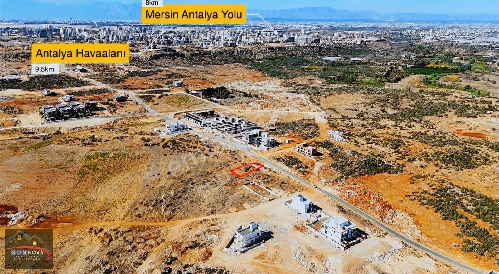 Aksu Kemerağzı Satılık Villa İmarlı Kemerağzında , Lara Hill Villaları Yanı Köşe Parsel..