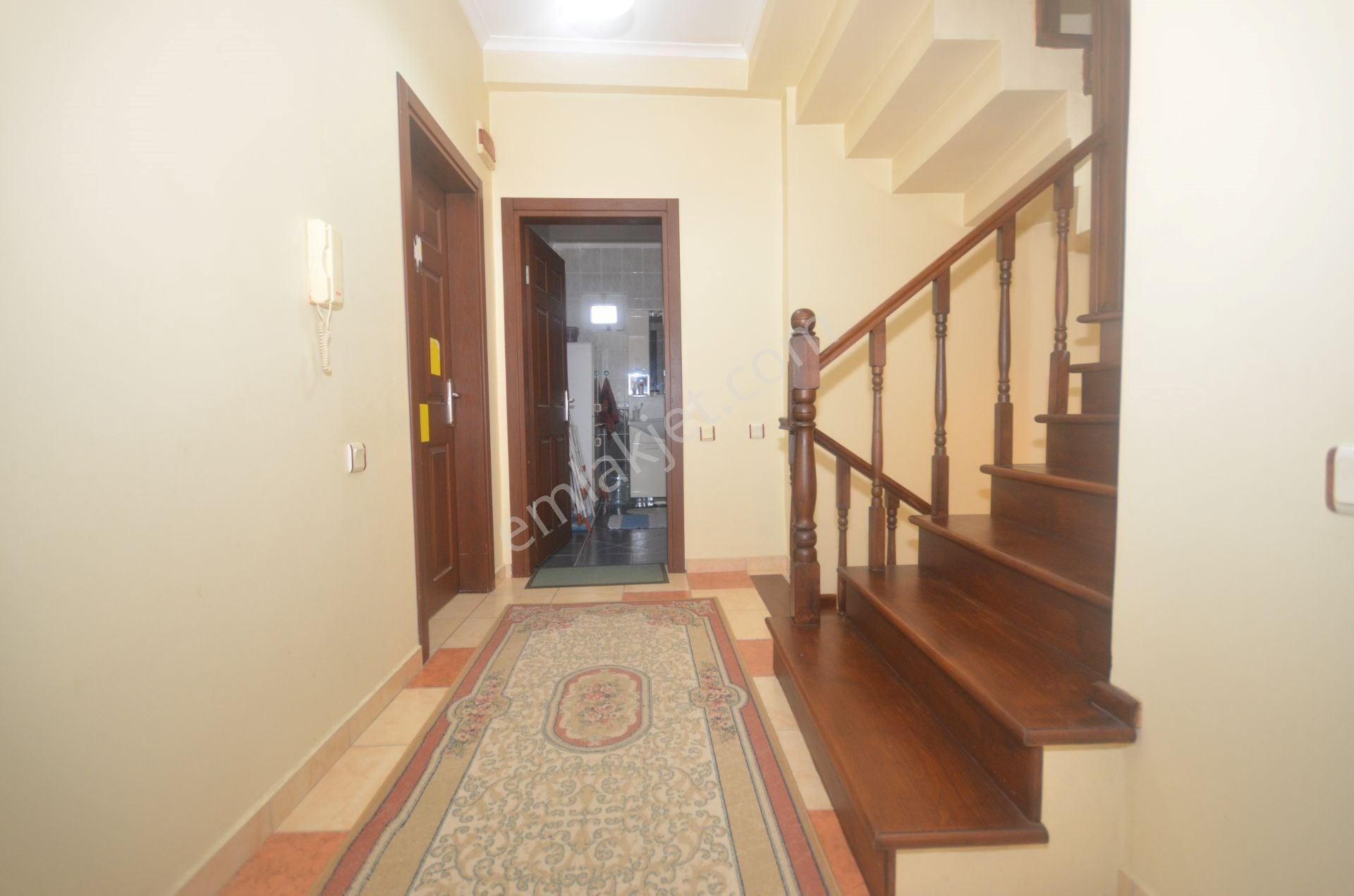 Darıca Cami Mahallesinde Havuzlu Sitede Satılık Villa