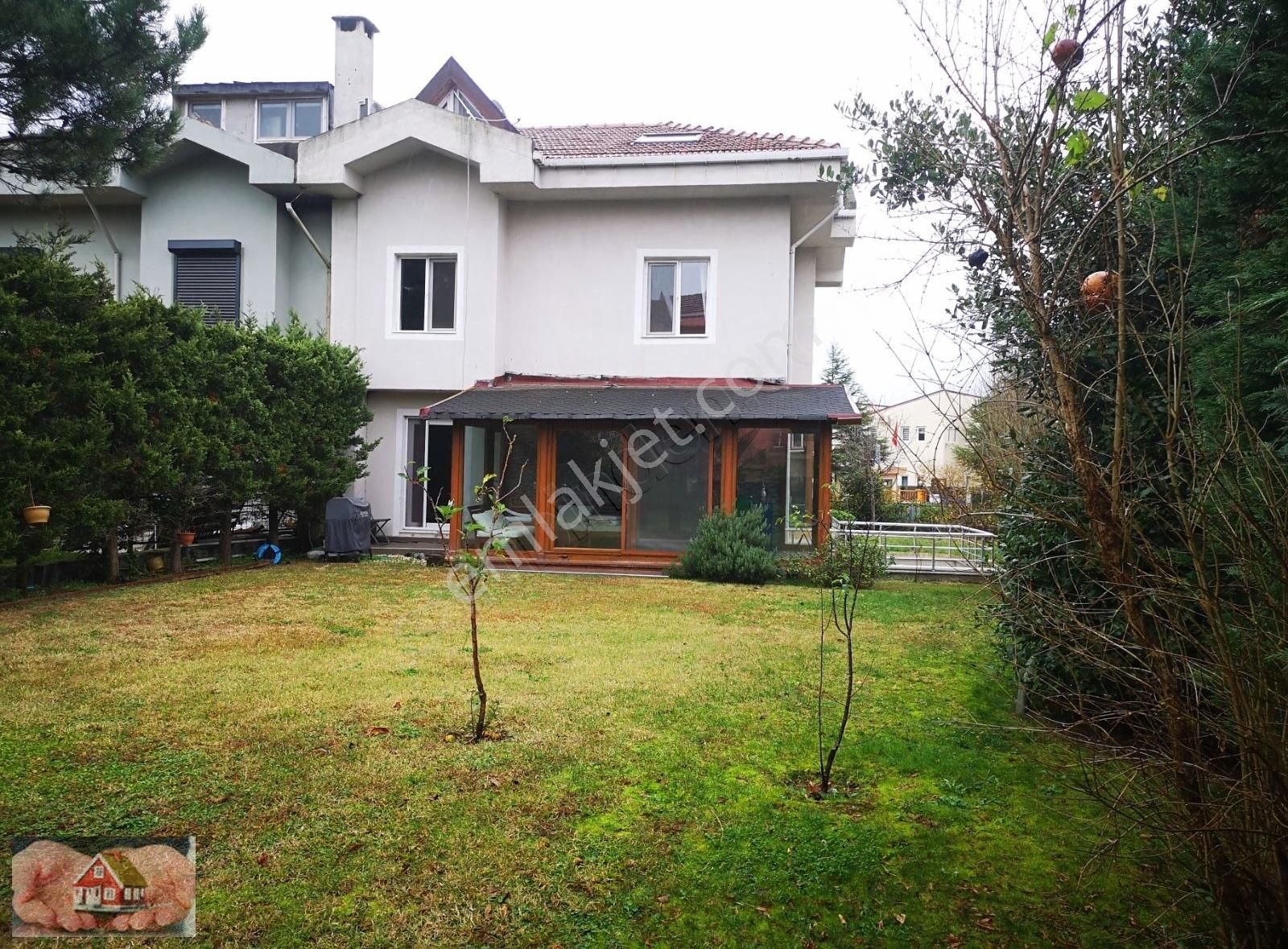 Sarıyer Uskumruköy Kiralık Villa Kurtoğlu'ndan Uskumruköy Arıköy'de Şömineli Kiralık A Tipi Villa