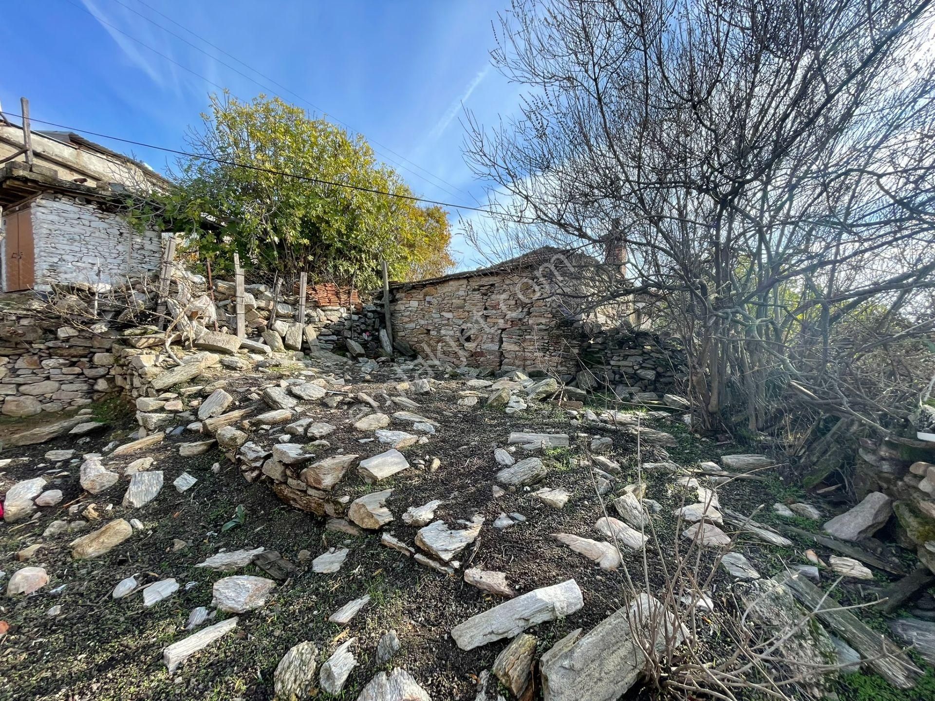 Koçarlı Çeşmeköyde Köy Evi Ve Bahçe İki Tapu Tek Fiyat - Görsel 4