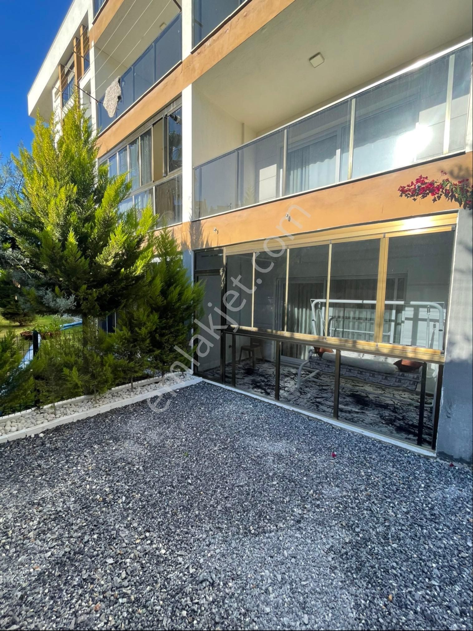 Havuzlu Doğalgazlı Sitede Satılık 1+1 Daire - Görsel 33