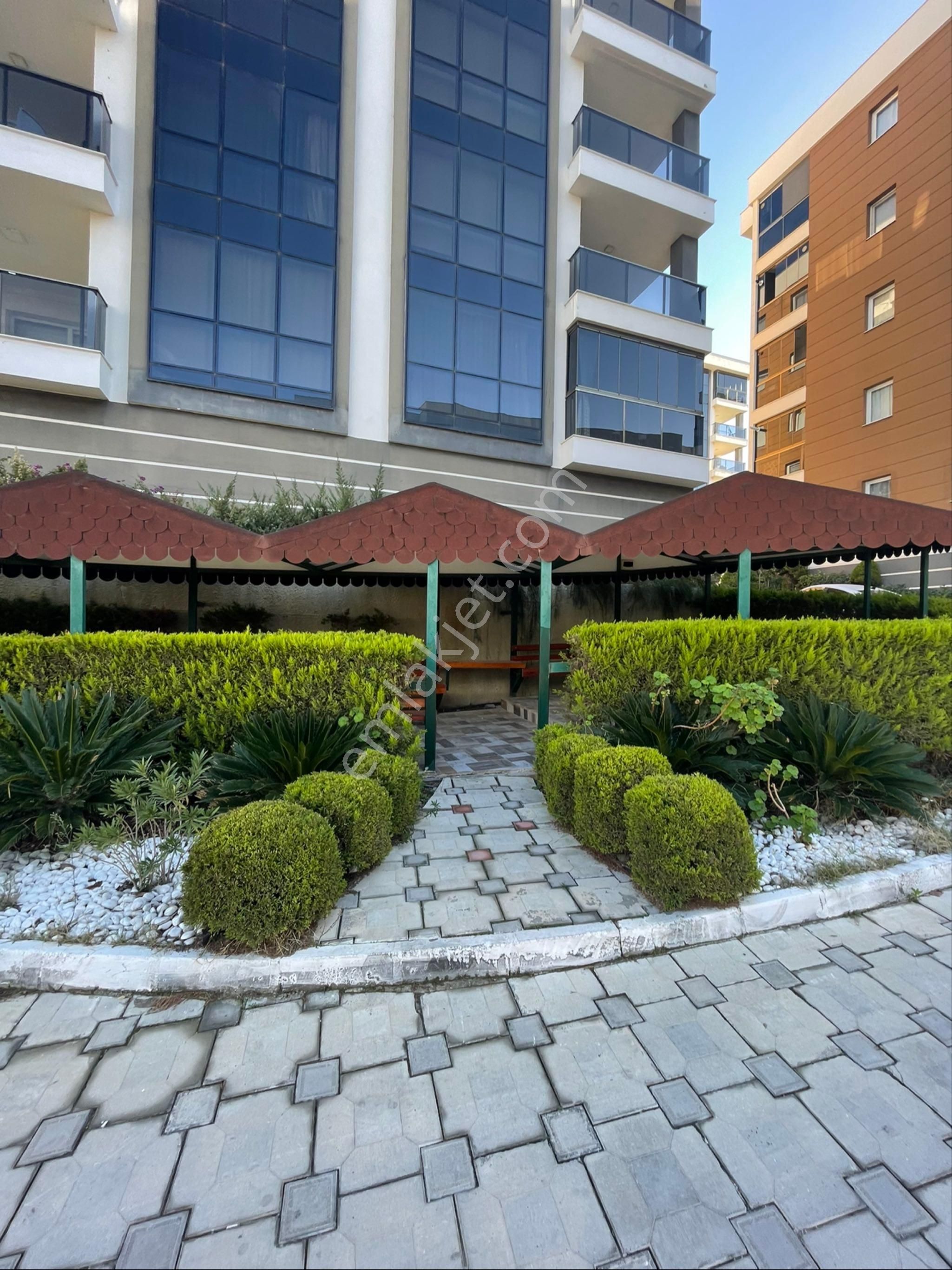 Havuzlu Doğalgazlı Sitede Satılık 1+1 Daire - Görsel 5