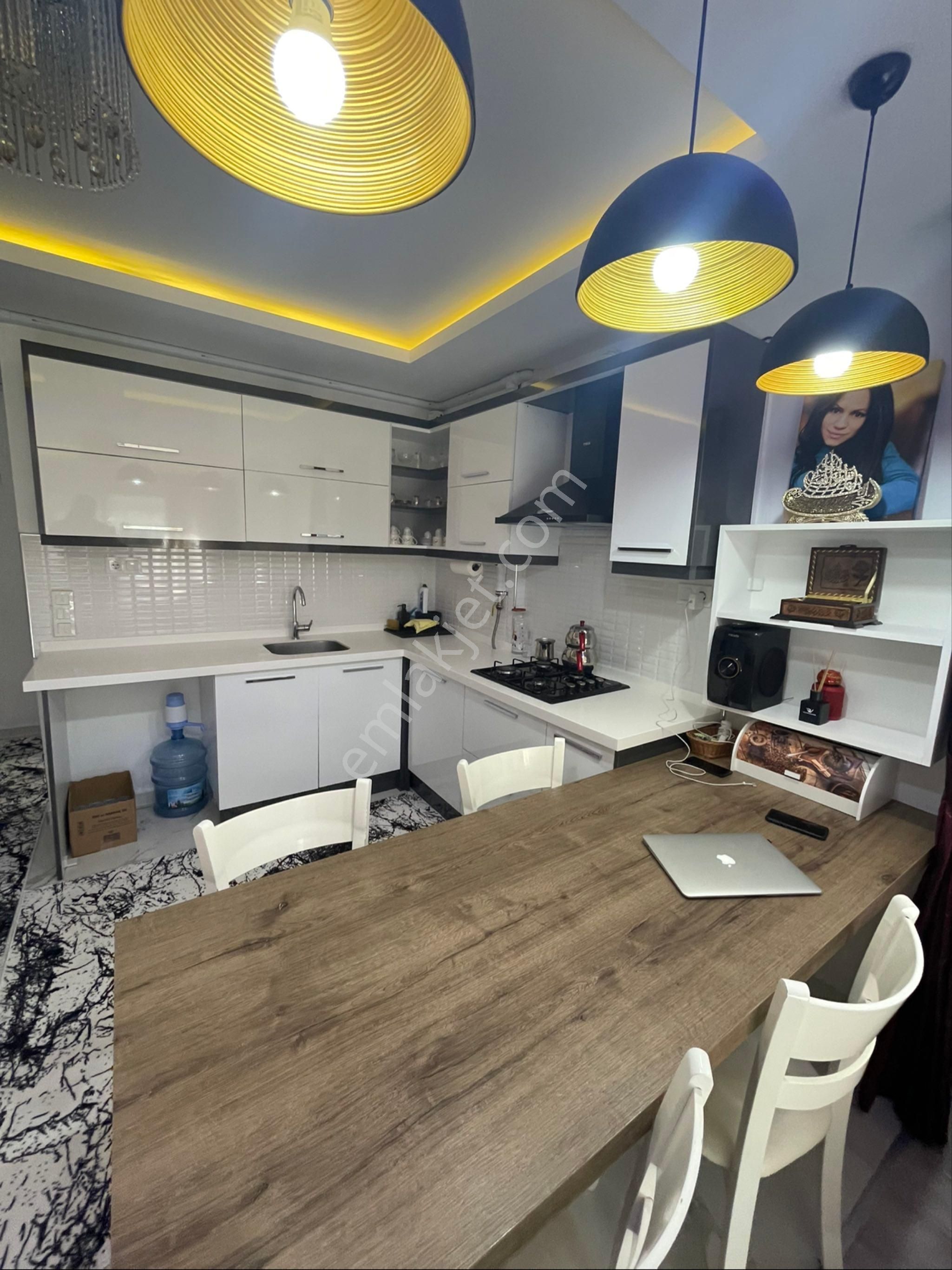 Havuzlu Doğalgazlı Sitede Satılık 1+1 Daire - Görsel 14