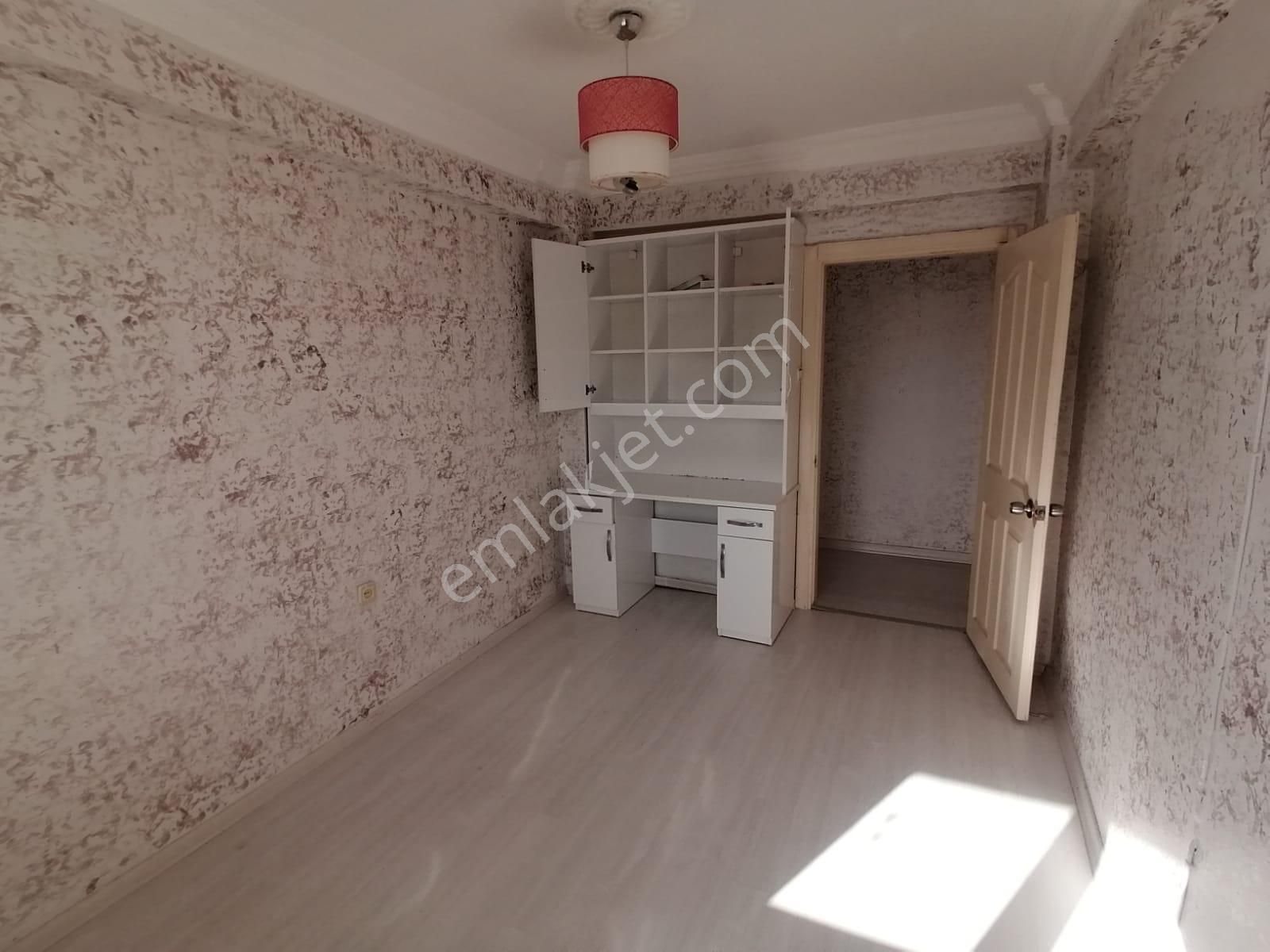 Çukurova Mahfesığmaz Kiralık Daire T.özal Bulvarında Dogalgazlı 3+1 Daire Aylık 18 Bin