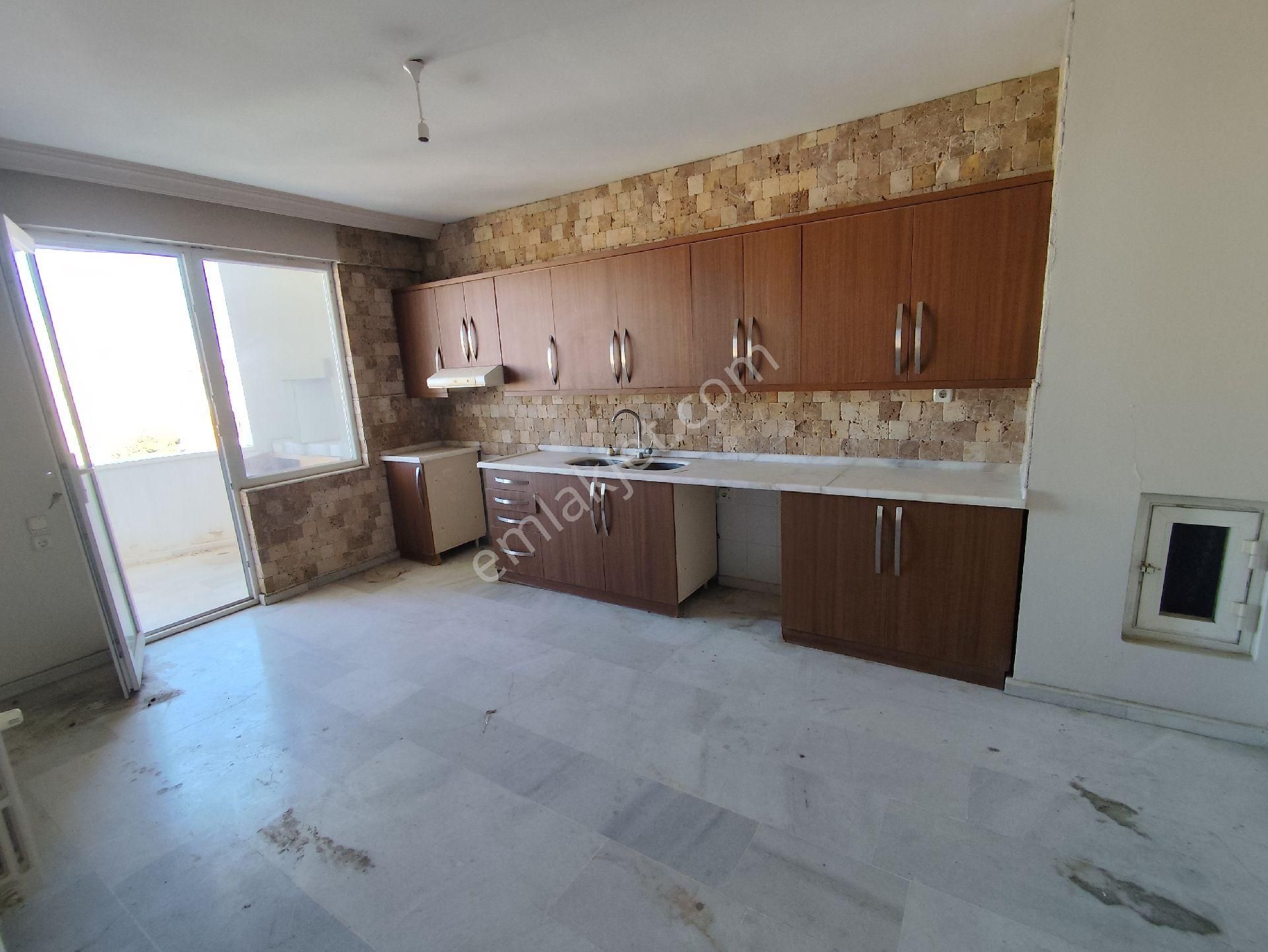 Çukurova Mahfesığmaz Kiralık Daire Turgut Ozal Kenan Evren Kesisimiinde 4+1 Kapali Mutfak 270 M2 Geniş Oturumlu