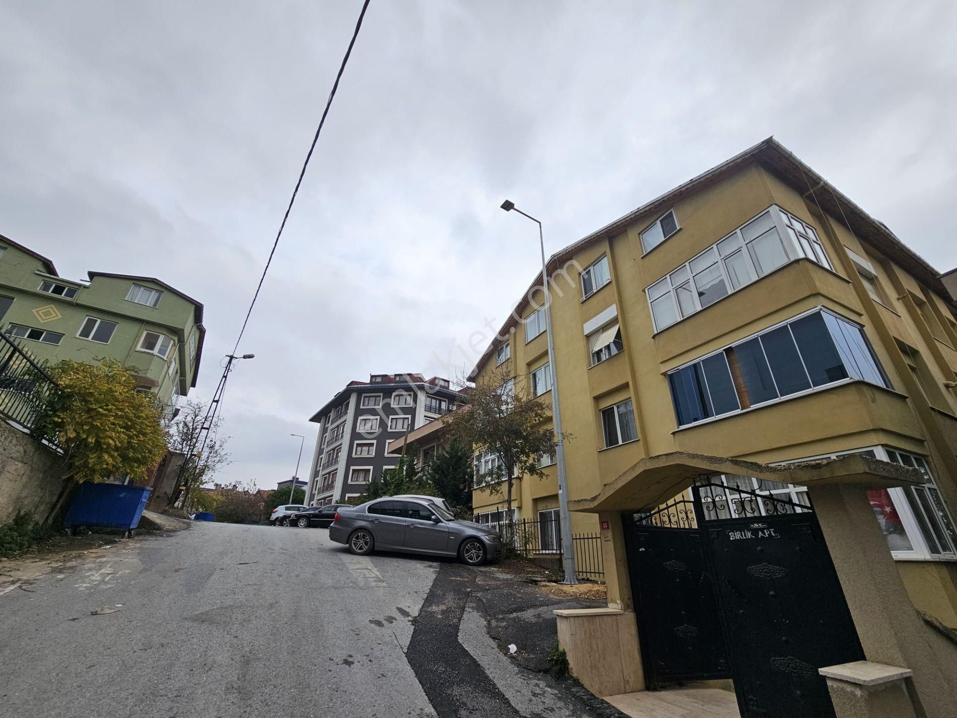 Üsküdar Bahçelievler Satılık Daire Bahçelievler Mah. 3+1/120 M2 Ara Kat Satılık Geniş Ferah Daire..