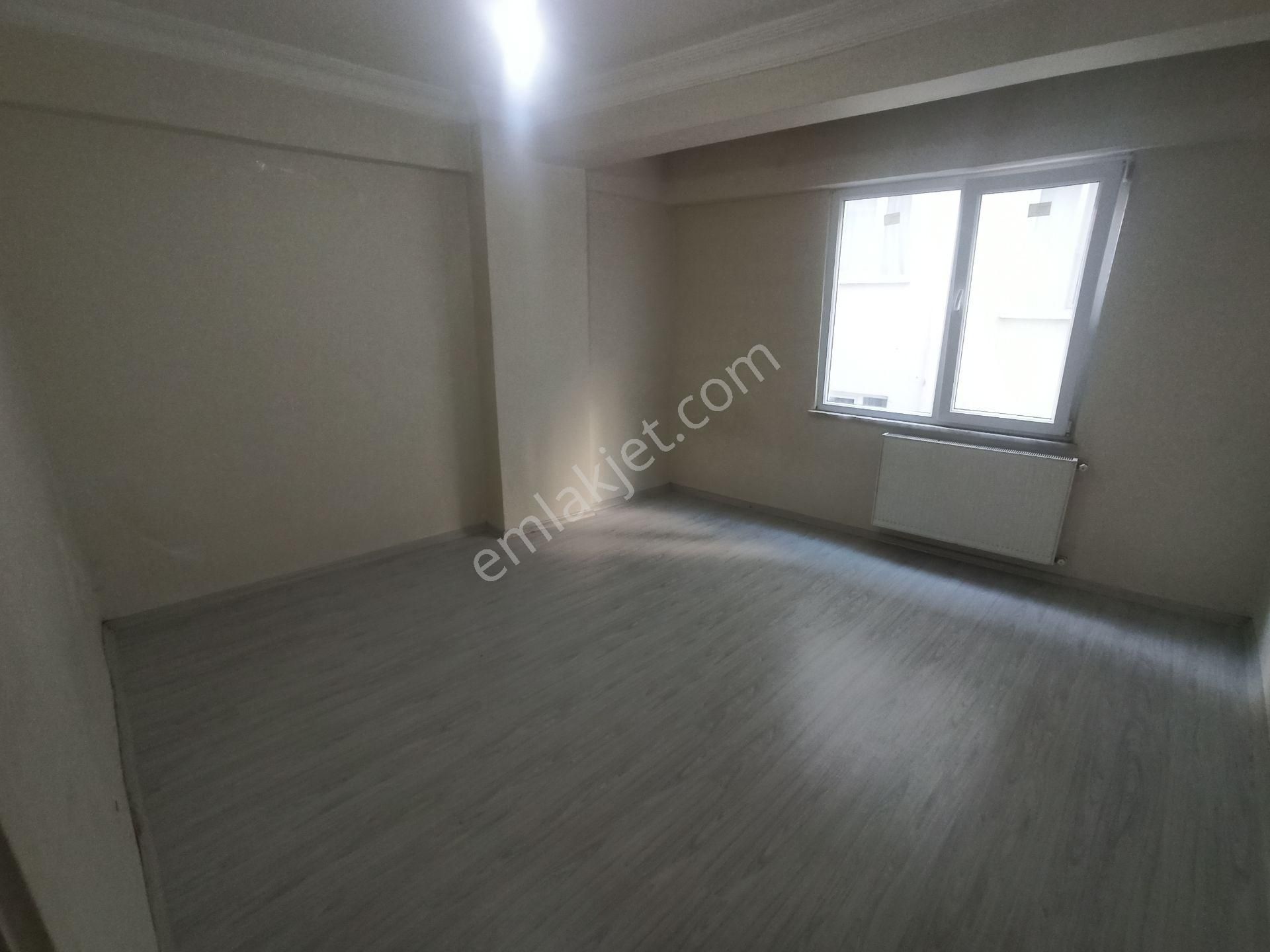 Esenler Fatih Kiralık Daire Hicret Emlaktan Gayrimenkul'den .1+1 75m2 Ara Kat Geniş Kiralık Daire