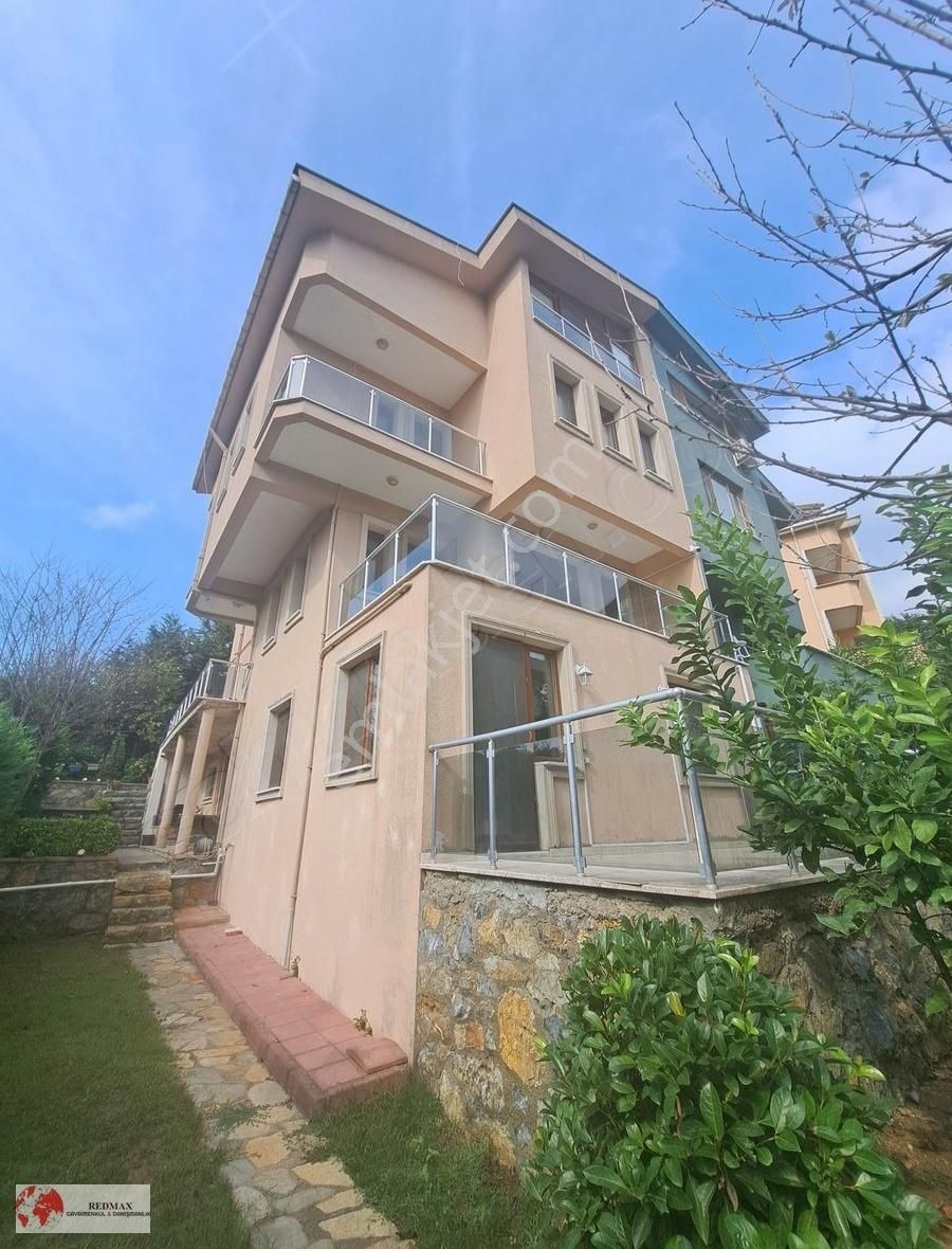 Beykoz Yavuz Selim Satılık Villa Beykoz Çavuşbaşı Serkent Sitesinde Satılık 5+1 Tripleks Villa