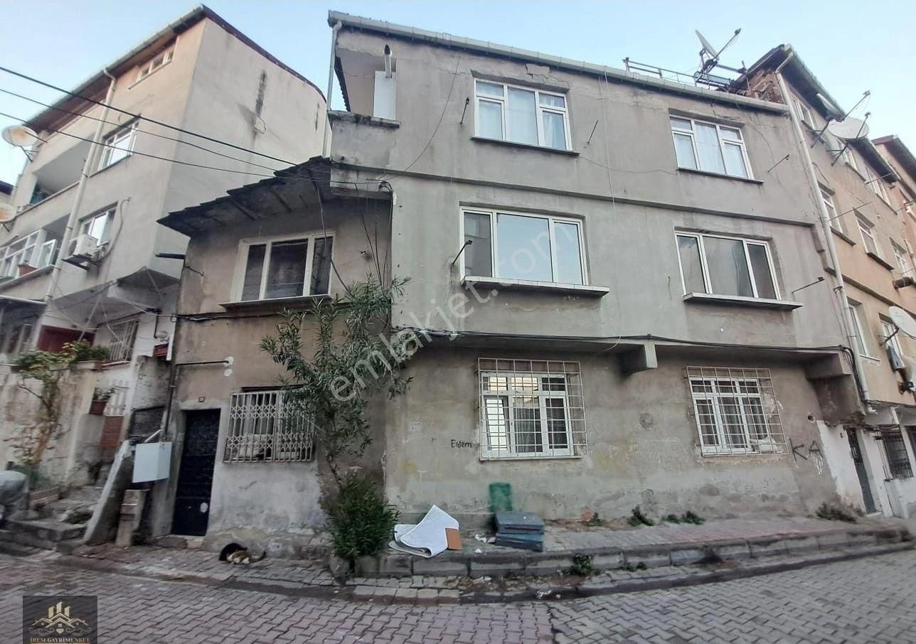 Kağıthane Harmantepe Satılık Konut İmarlı Kagıthane Harmantepe Mahallesinde 155.m2 Arsası Satılık 3 Katlı Bina