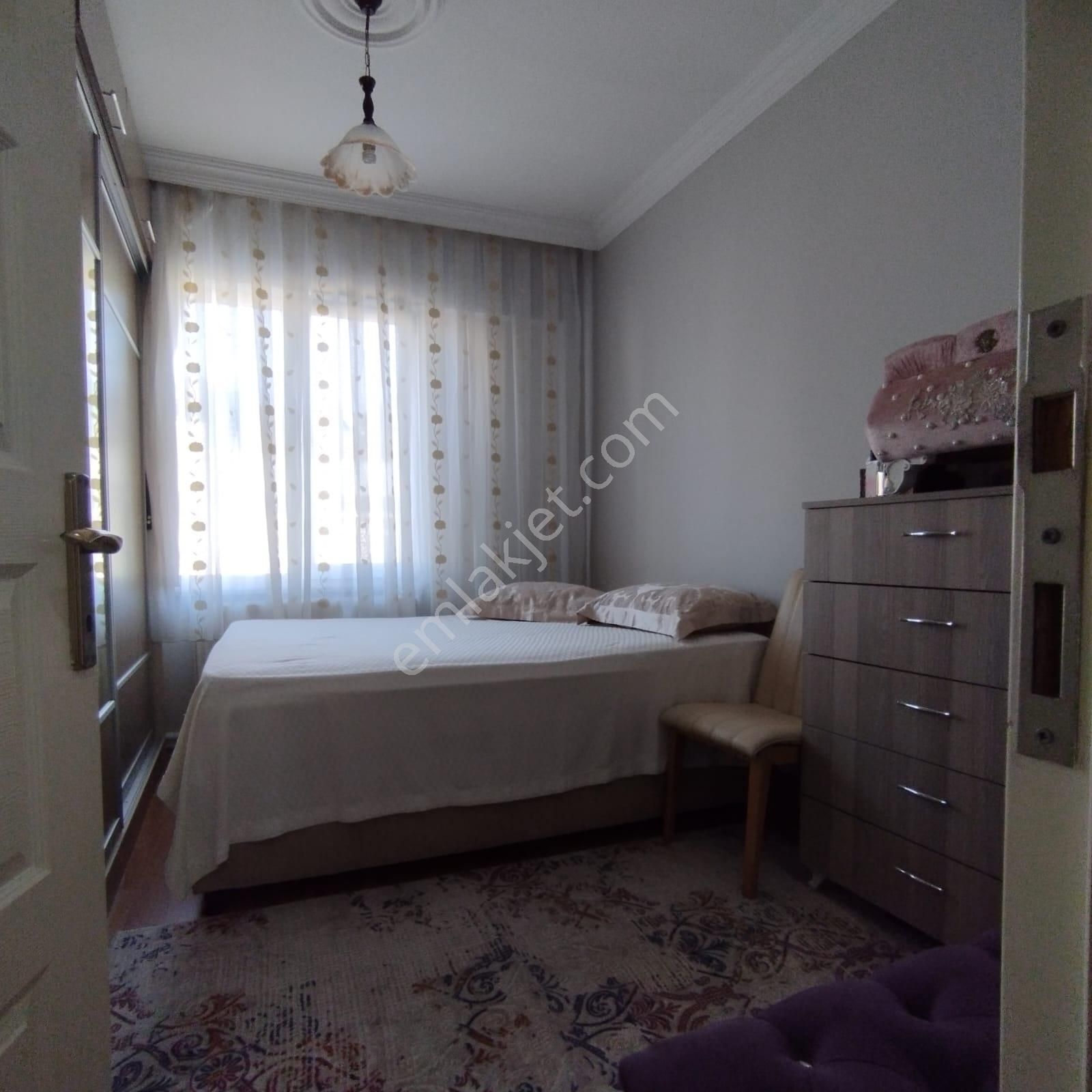 Silivri Alibey Satılık Daire Büşra Gayrimenkulden Satılık Daire 2+1 Kat4 Masrafsız Doğalgazlı Kombili 87m2