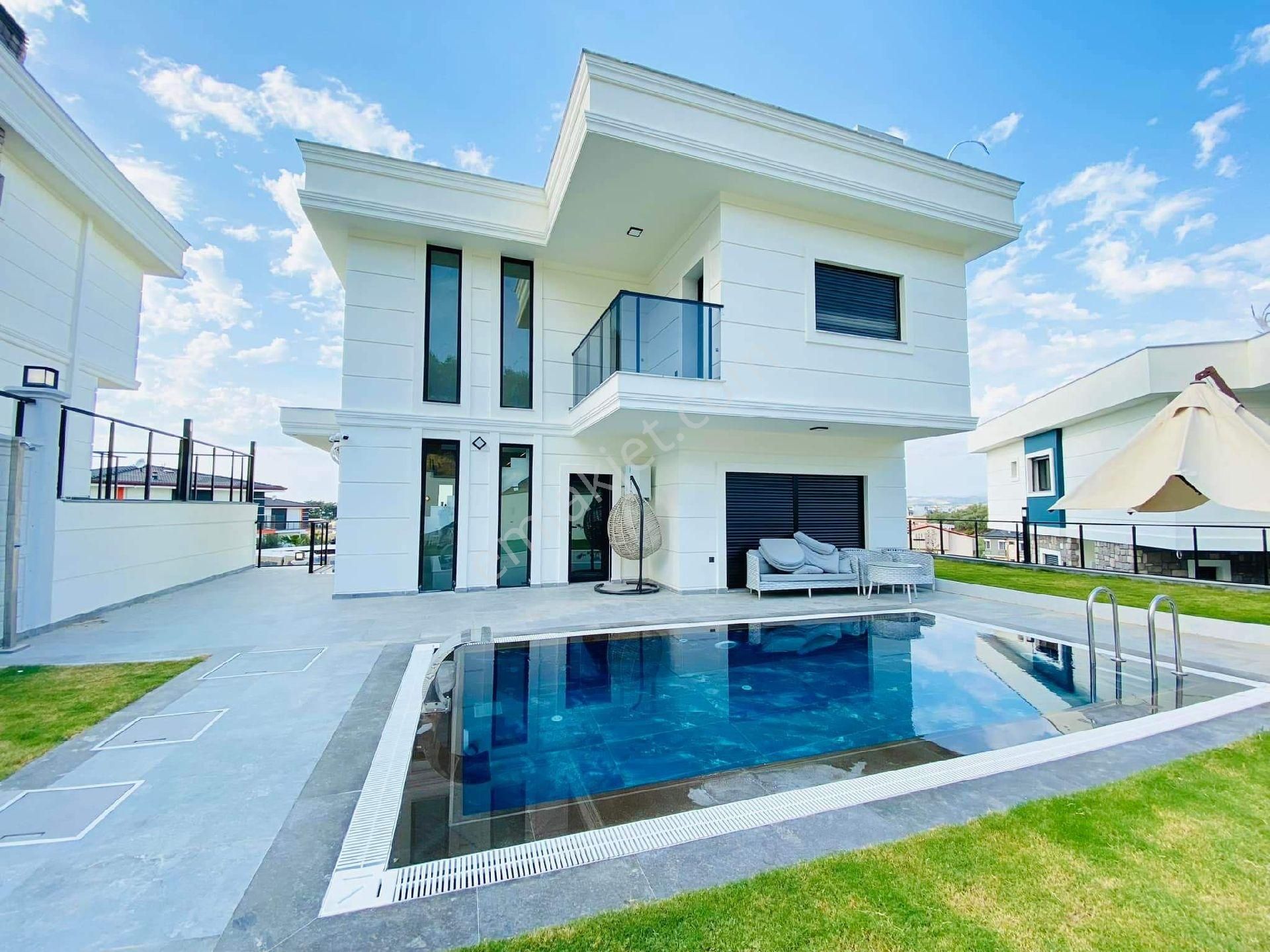 Kuşadası Davutlar Satılık Villa Davutlar Satılık Harika Geniş Villa