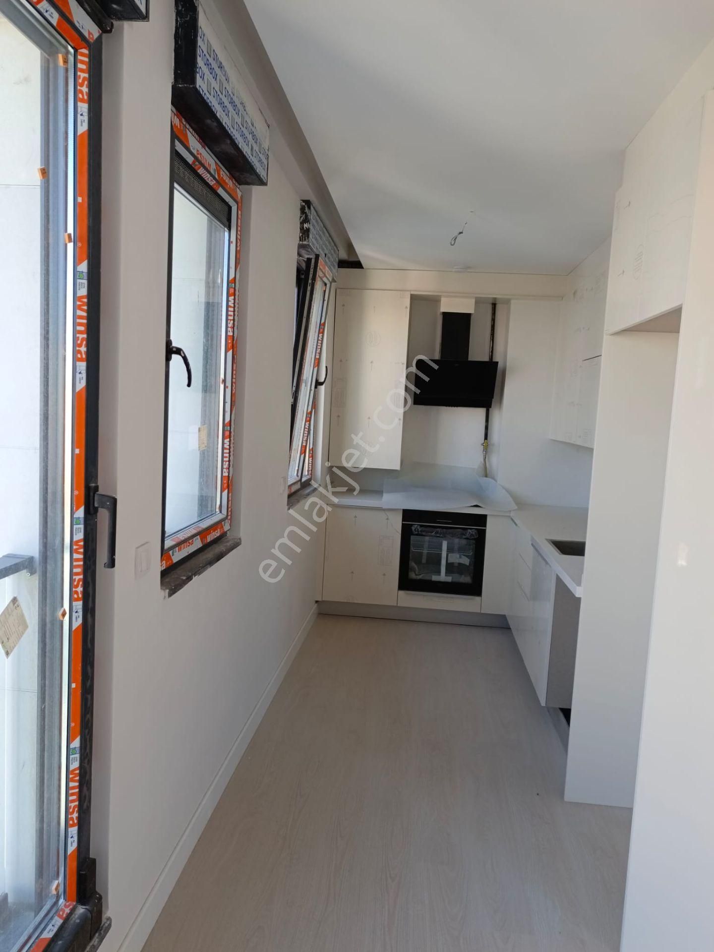 Kadıköy Feneryolu Satılık Daire Feneryolunda 4+1 Dubleks Sıfır Çift Banyolu,teraslı Daire