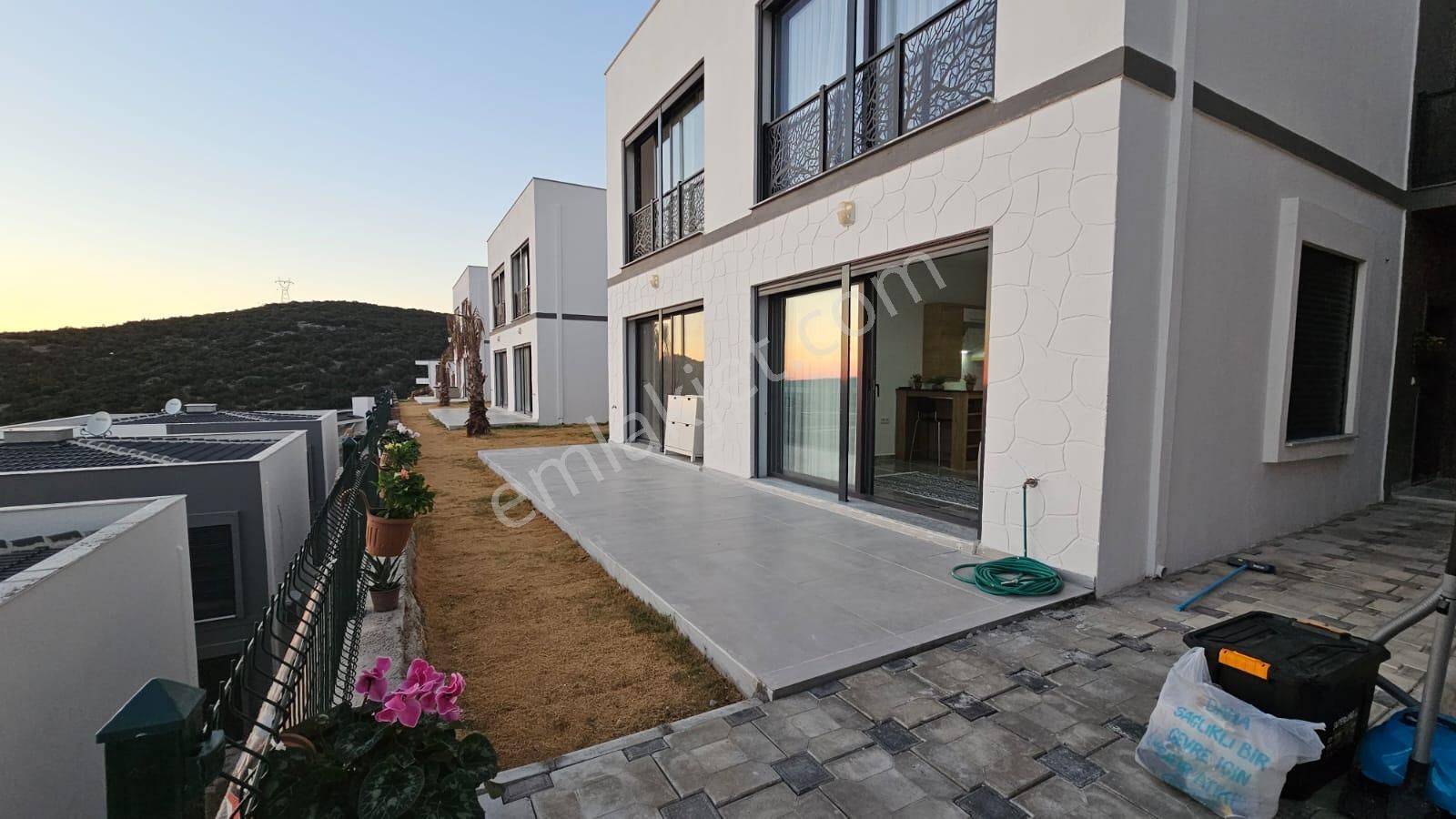 Aydın Akbük'te Satılık Deniz Manzaralı Havuzlu Site İçerisinde Eşyasız Villa - Görsel 16