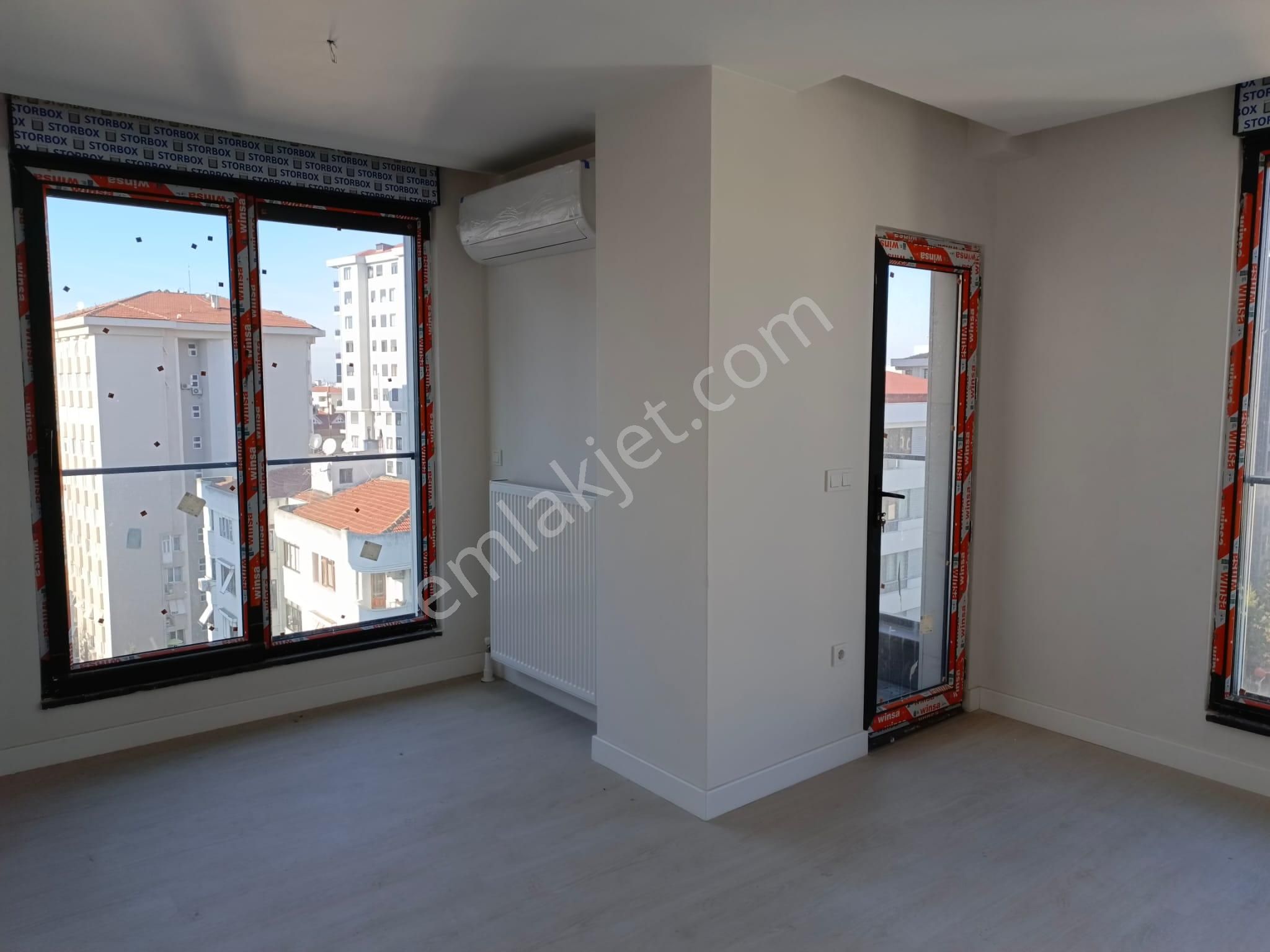 Kadıköy Feneryolu Satılık Daire 4+1 Sıfır Çift Banyolu,keyifli Teraslı,ayrıyetten Balkonlu Daire