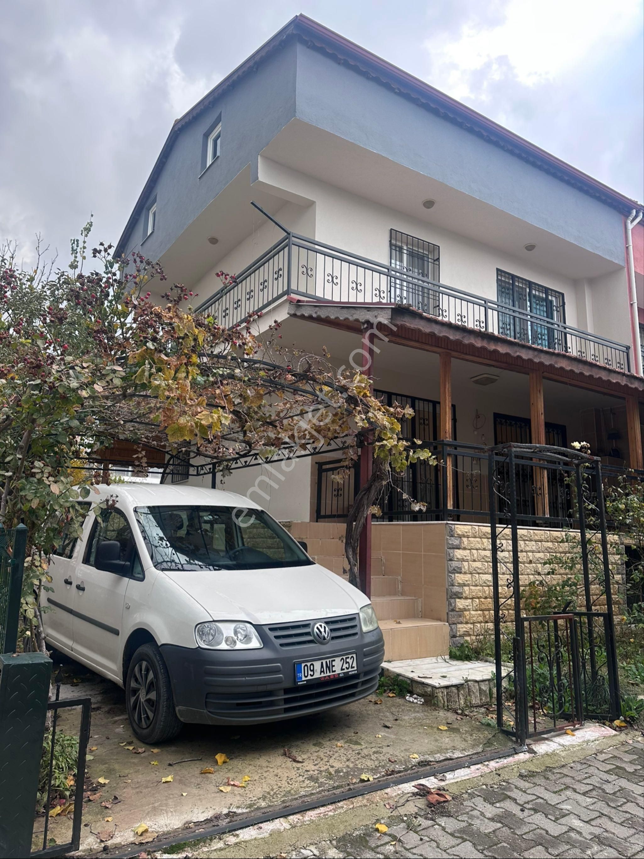 Kuşadası Soğucak Satılık Villa Sahil Sitelerinde Geniş Bahçeli 4₺1