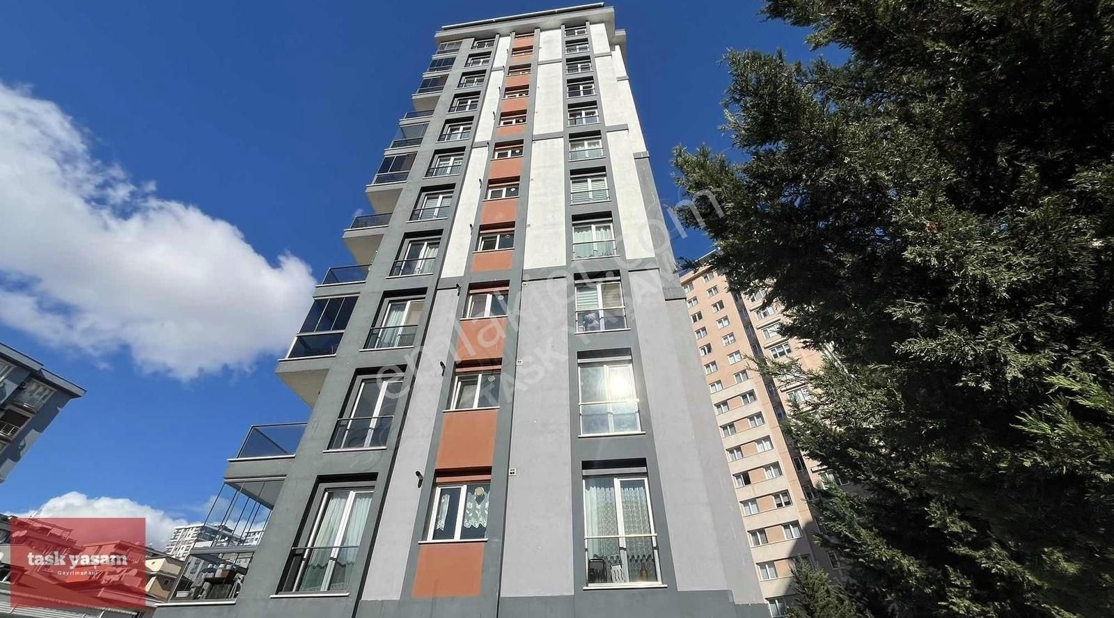 Ümraniye Tatlısu Satılık Daire Finans Merkezi'ne Komşu 60m2 Teraslı 48m2 Net Stüdyo Daire