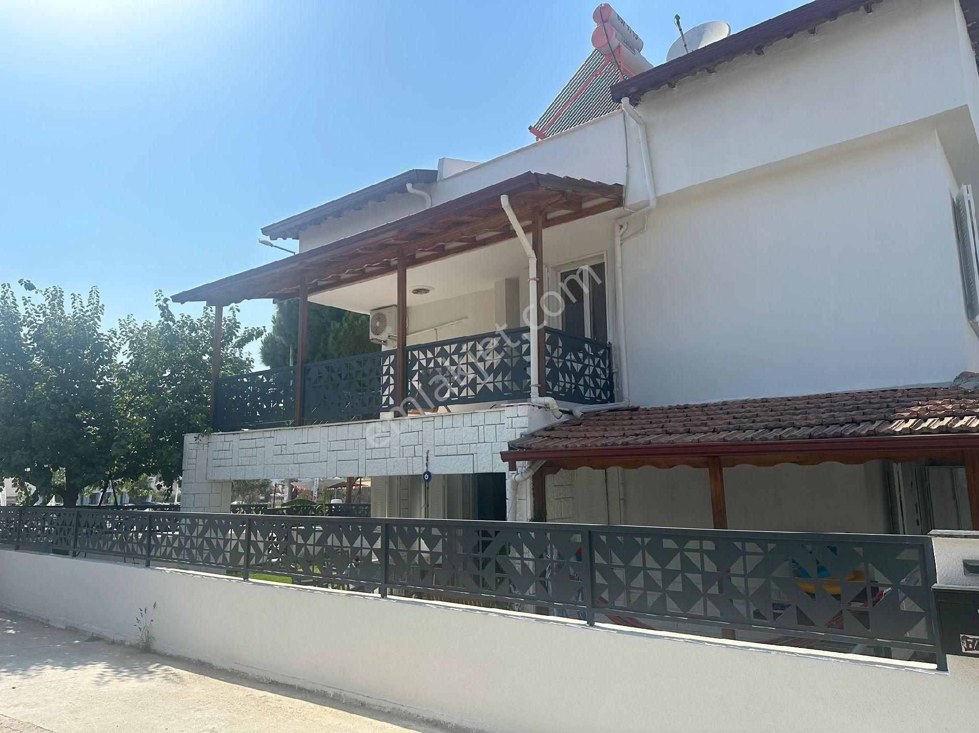 Kuşadası Yavansu Satılık Yazlık Denize Yürüme Mesafesinde Yaz Kış Kalabileceğiniz Köşe Konumlu 4+1villa