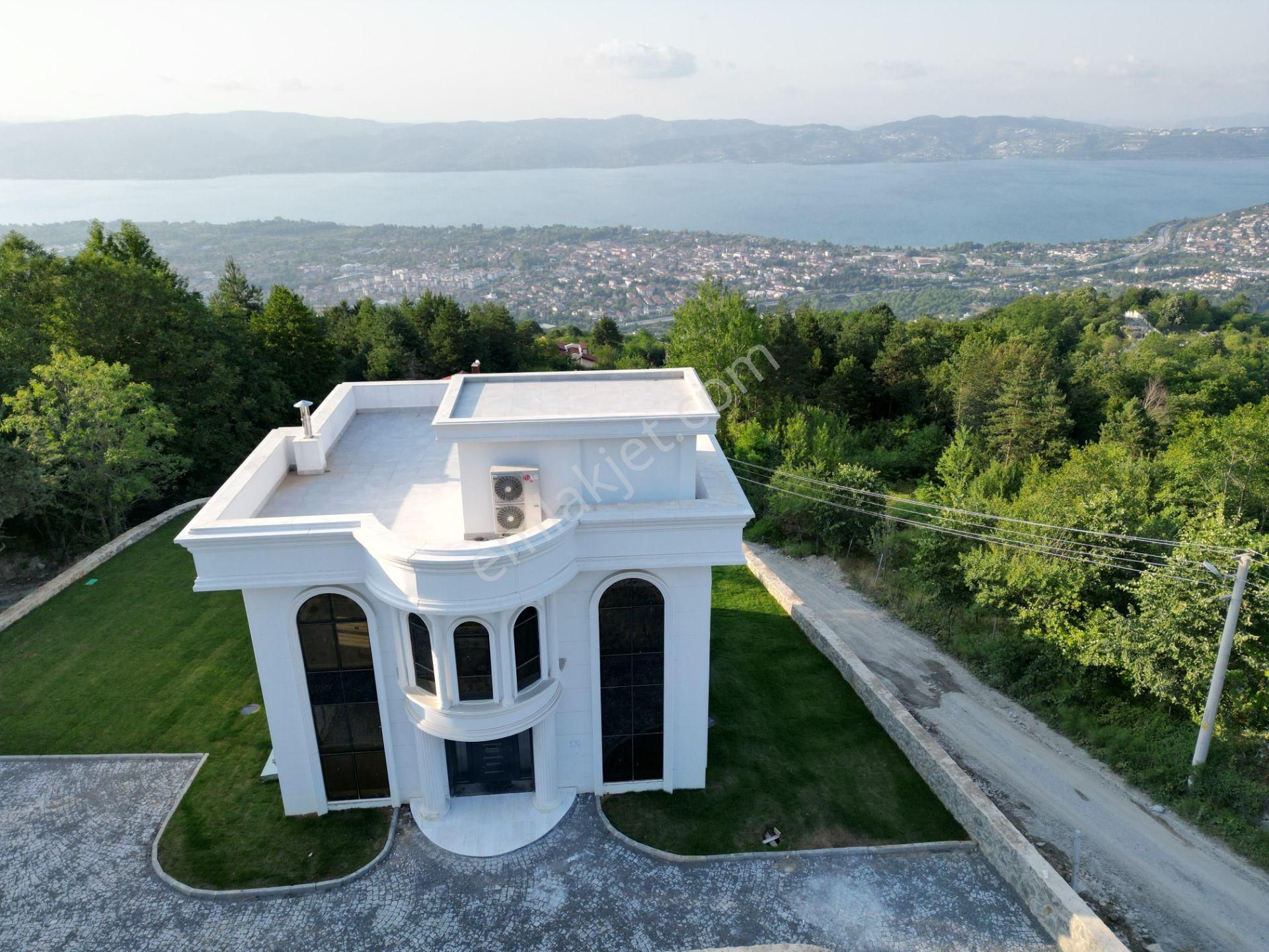 Sapanca Rüstempasa Satılık Villa Göl, Orman, Şehir Manzaralı Saunalı Ultra Lüks Villa