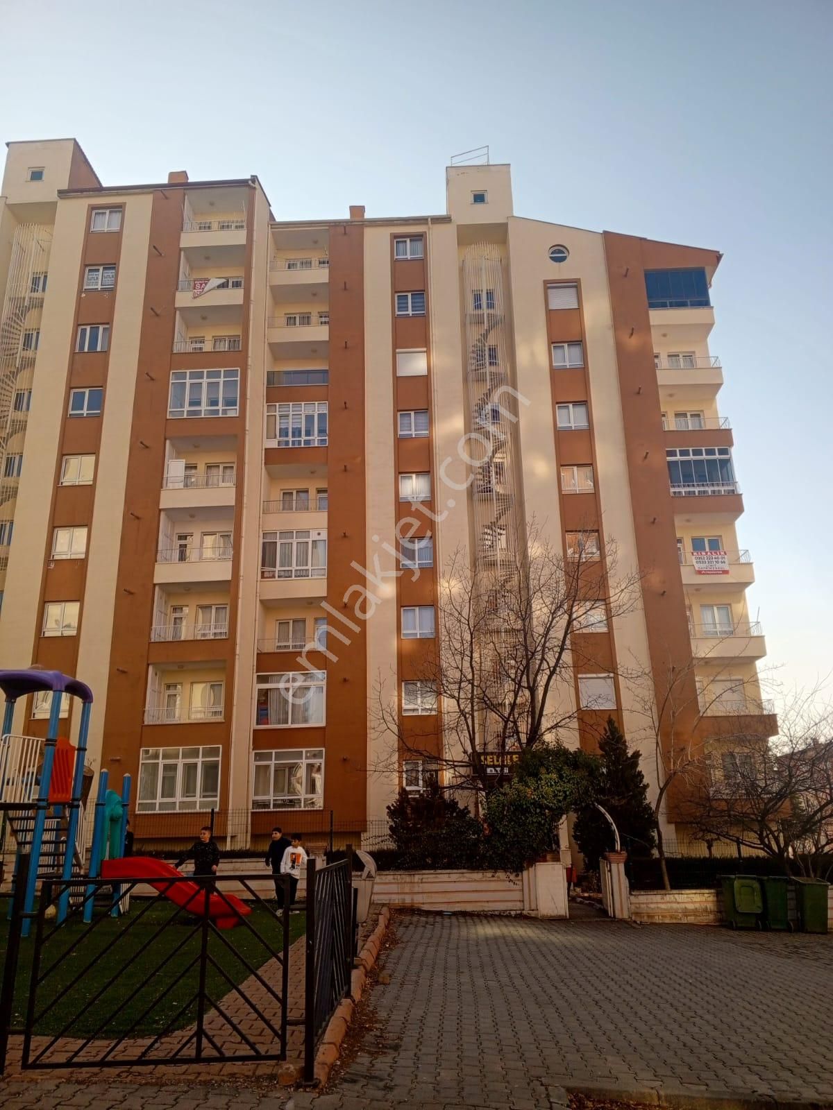 Talas Mevlana Kiralık Daire Anayurt Meydan'da Site İçerisinde Harika Konumda 3+1 Daire!