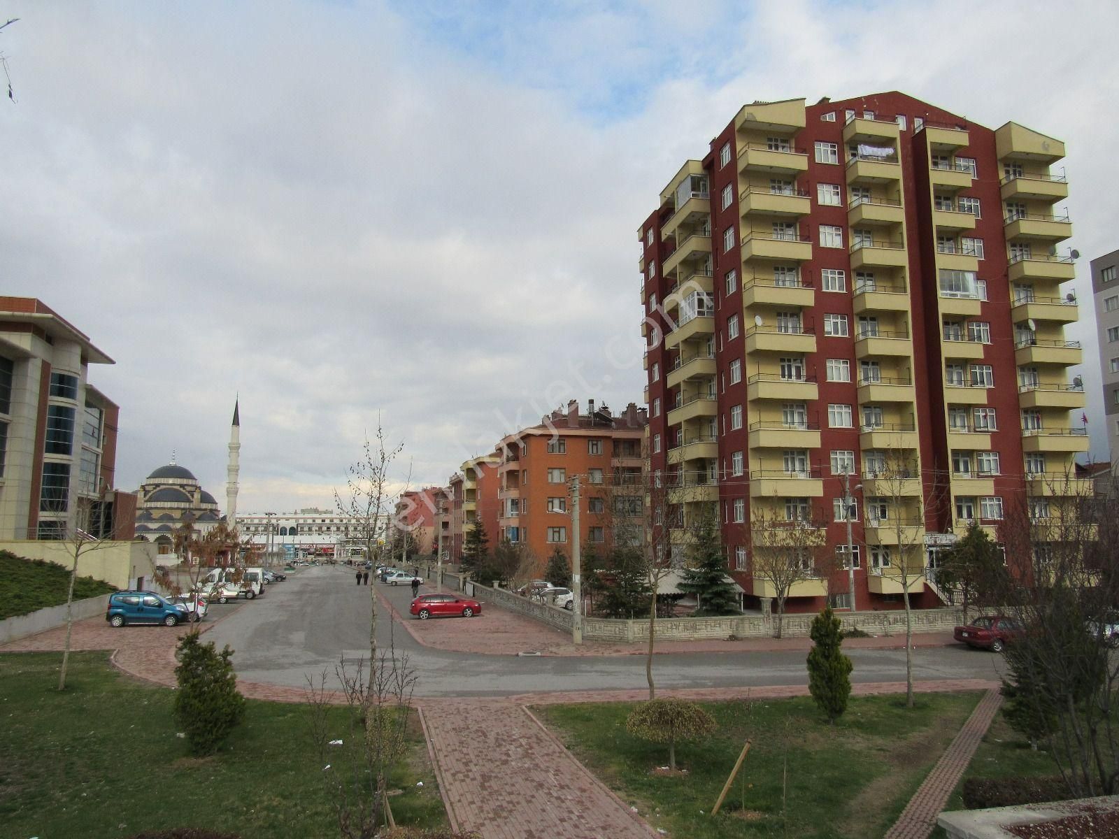 Selçuklu Bosna Hersek Satılık Daire İstanbul Yoluna Ve Tramwaya Cephe Gençlik Merkezi Dibi Arakat Asansörlü 2+1