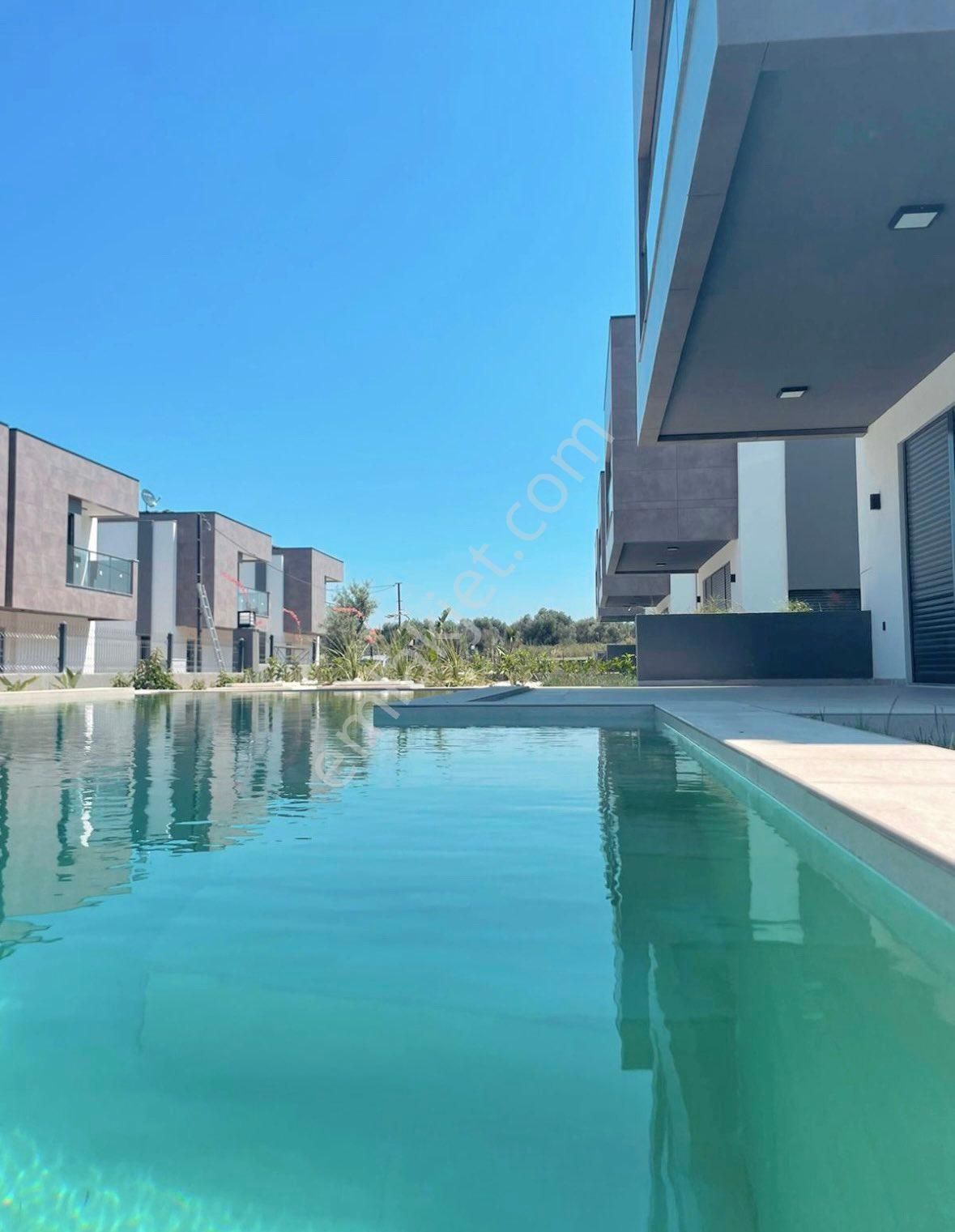 Kuşadası Güzelçamlı Satılık Villa Güzelçamlı'da Müstakil Ortak Havuzlu 3+1 Villa