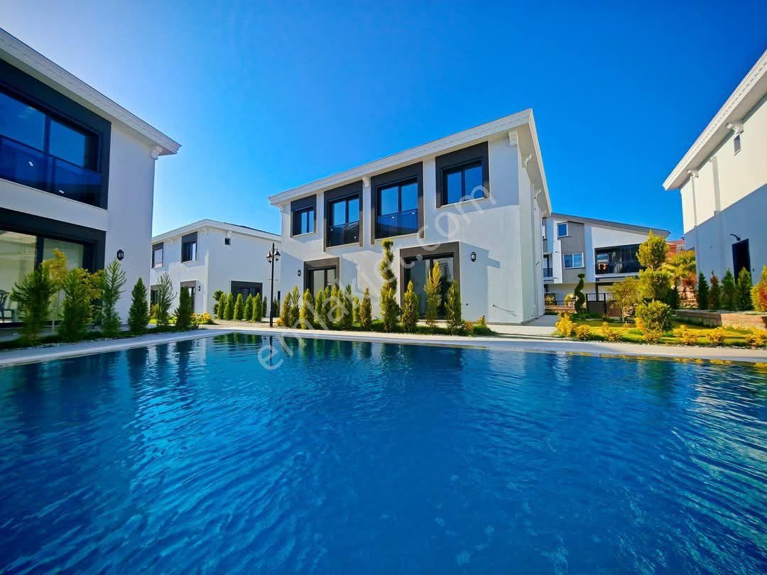 Didim Hisar Satılık Villa Didim'de Havuzlu Sitede Satılık Lüks 3+1 Villa