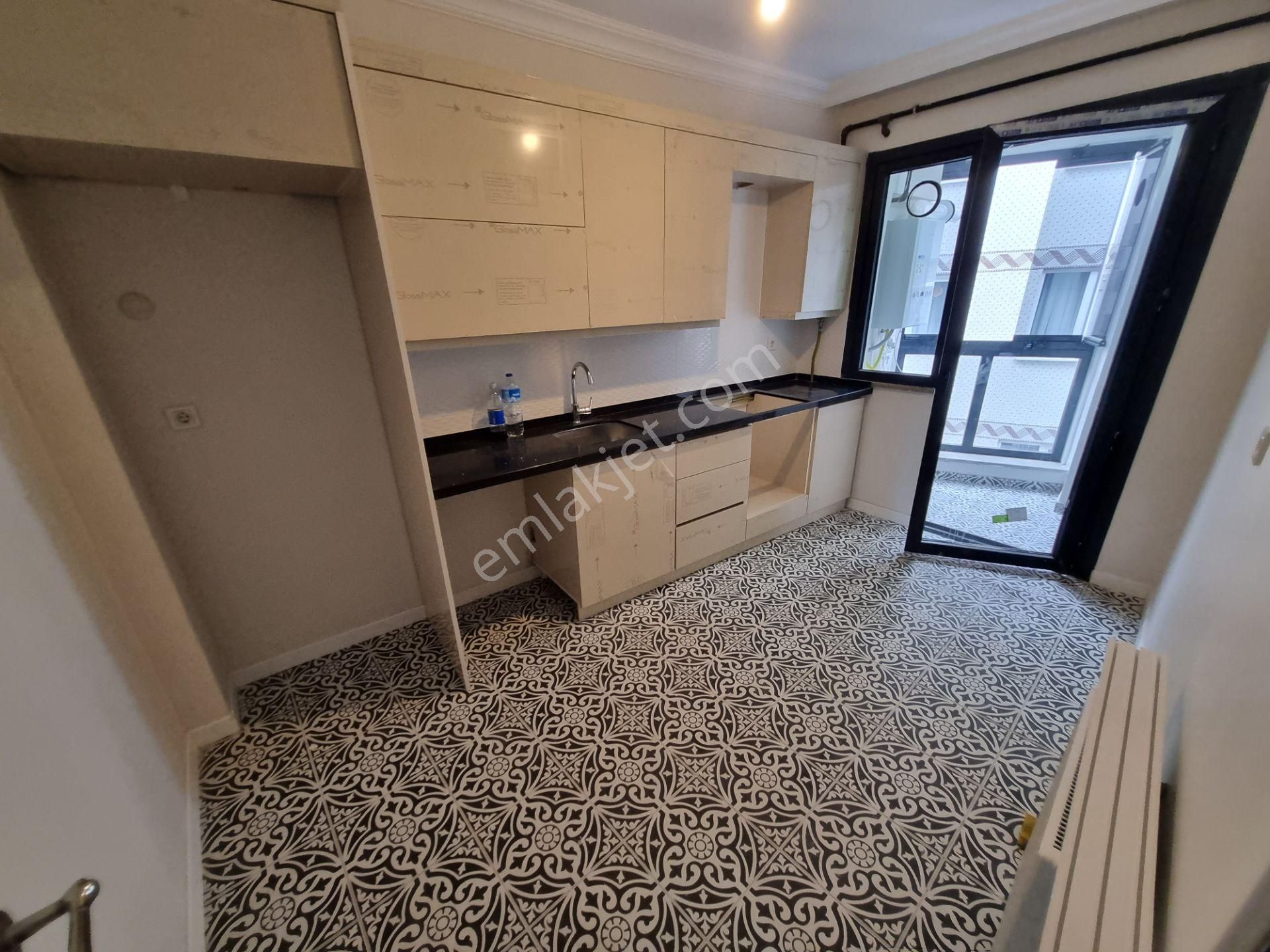 Üsküdar Aziz Mahmut Hüdayi Kiralık Daire Deluxe 26 ' Dan Yeni Binada Çift Cephe Geniş 2+1 90 M2 Daire