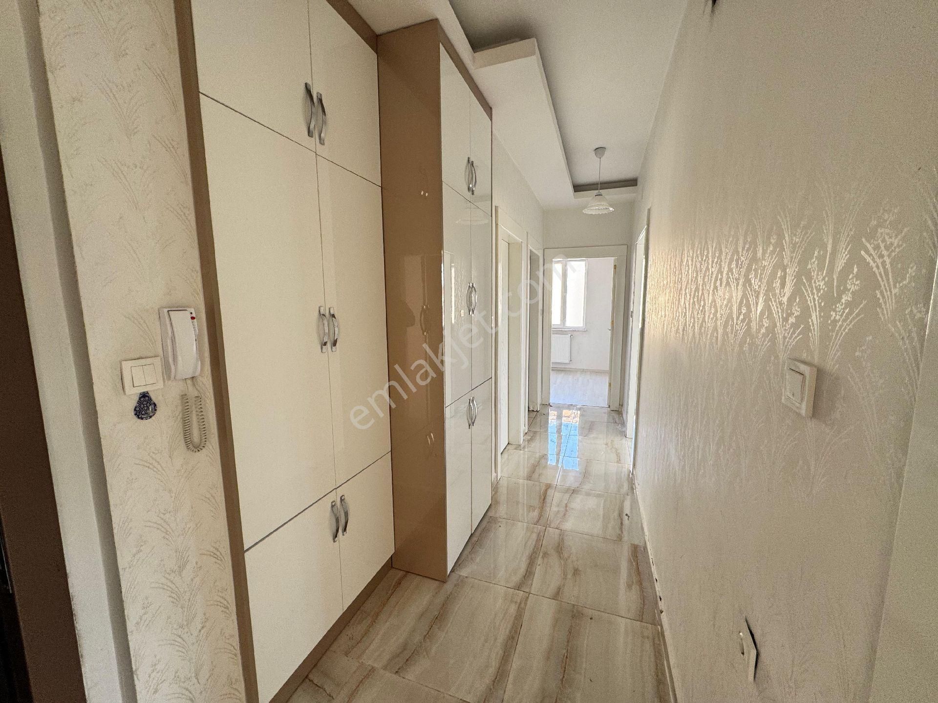 Şahinbey Ertuğrulgazi Kiralık Daire Ertuğrulgazi Mh Göbek Kat Cam Balkonlu 2+1 Daire