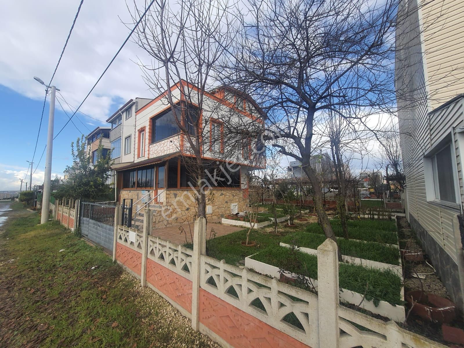 Marmaraereğlisi Dereağzı Satılık Villa Yeniçiftlikte 250 M2 Arsa İçinde,deniz Manz.d.gaz,eşya,büyük Bah