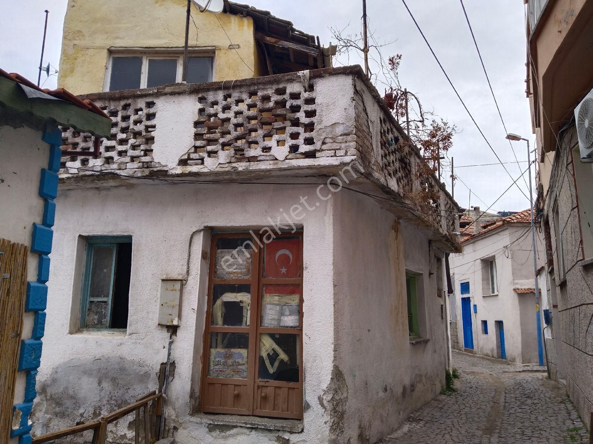 Bergama Barbaros Satılık Müstakil Ev Bergama Barbaros Mah Şadırvan Mevki Satılık Müstakil Ev Ve Küçük Dükkan Depo