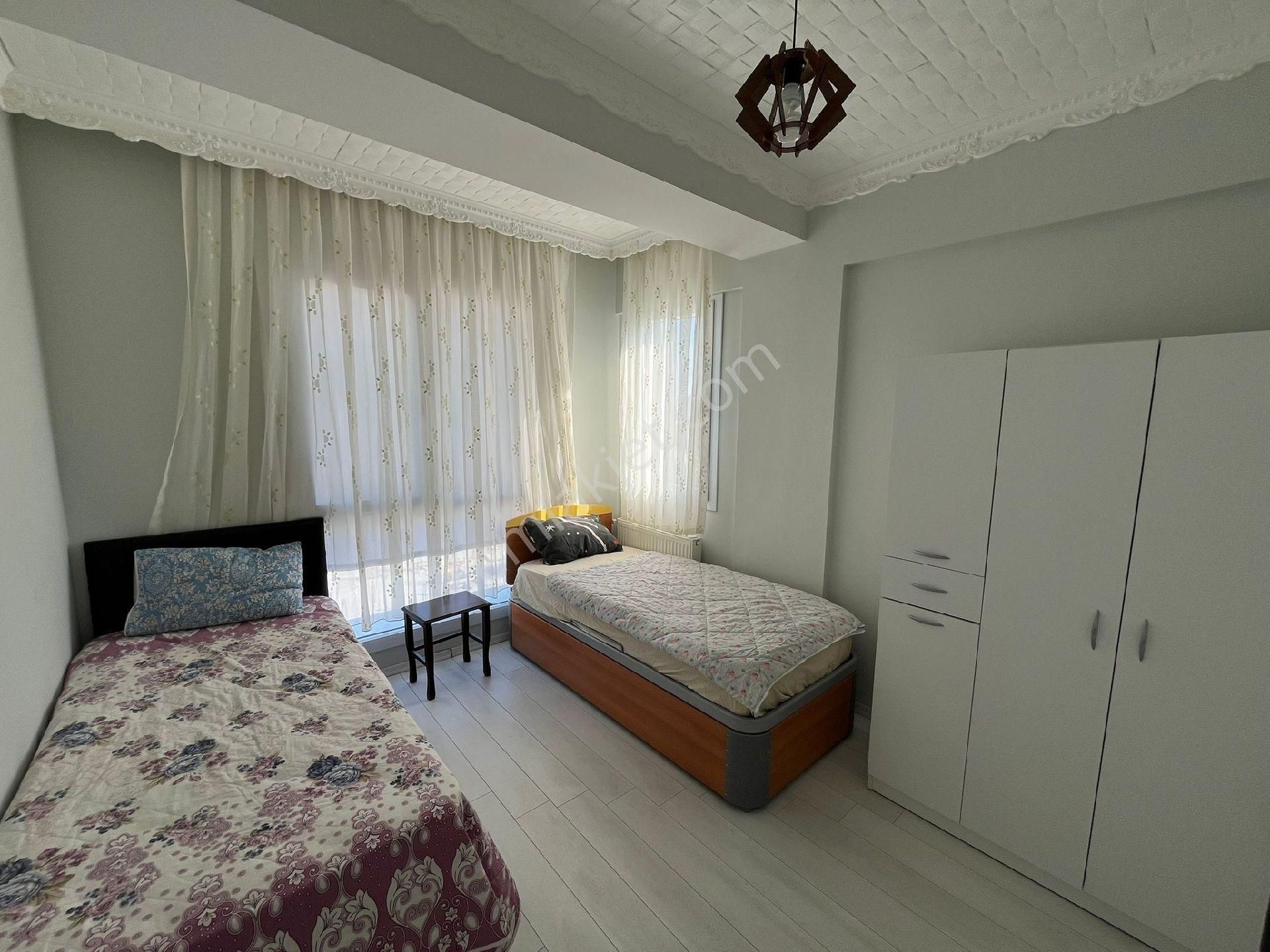 Acele Satilikseyrekte 1+1 ?köşe Daire - Görsel 9