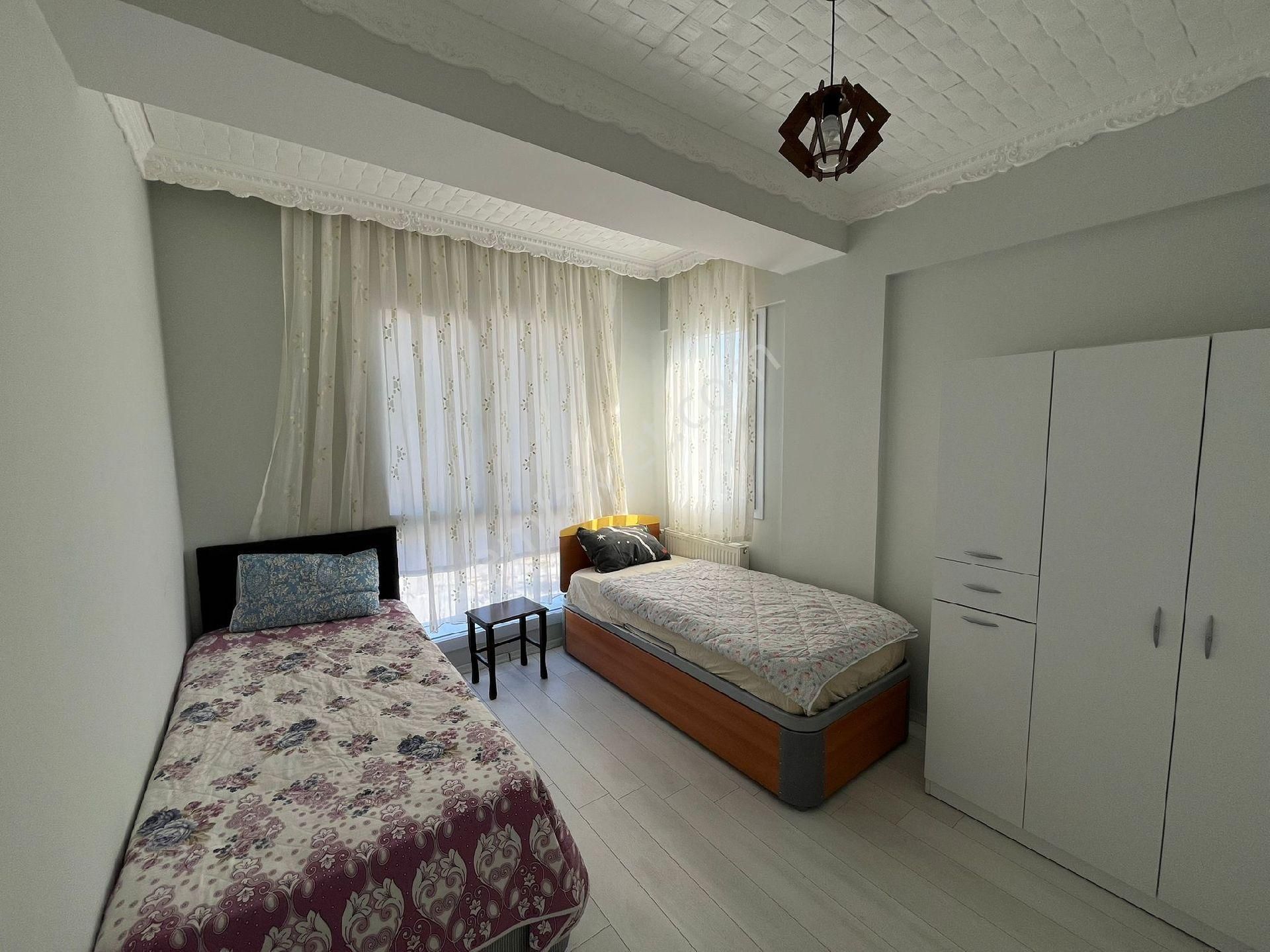 Acele Satilikseyrekte 1+1 ?köşe Daire - Görsel 11