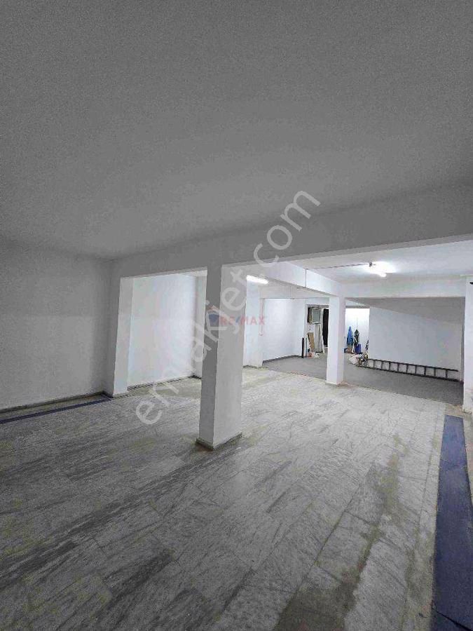 İstanbul Pendik Kiralık Depo Sapanbağları Mah.yüksek Tavanlı 100 M2 Kiralık Depo