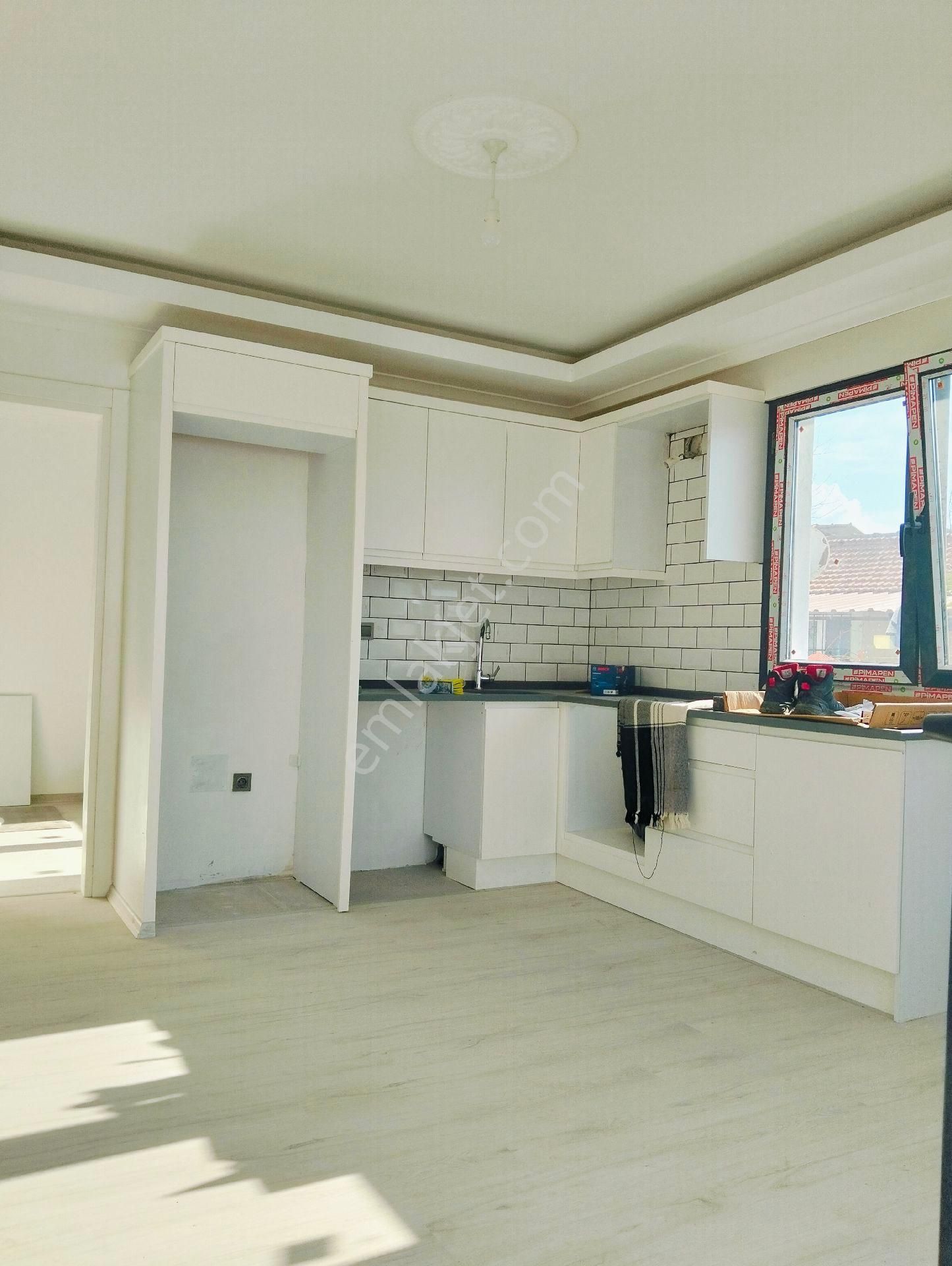 Yenimahallede 1+1 Kiralık Daire - Görsel 3