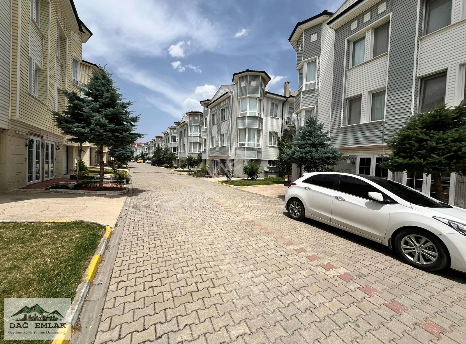 Odunpazarı Çankaya Satılık Villa Dağ Emlak/ Beyzakent Sitesi 4+1 Tribleks Garajlı Villa