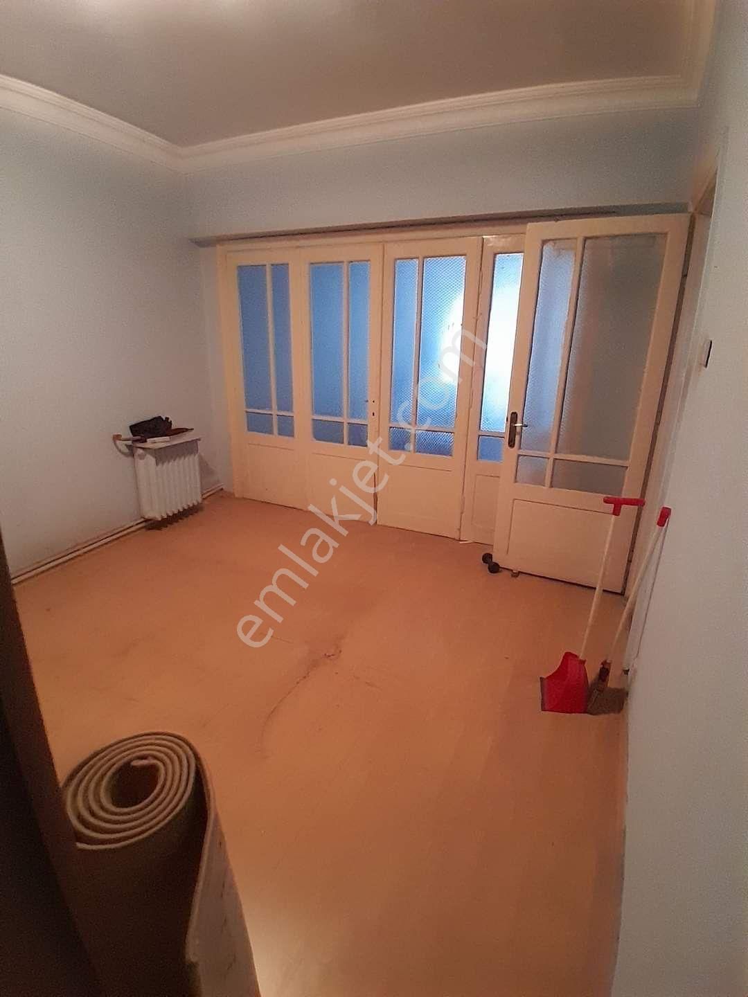 Fatih İskenderpaşa Kiralık Daire Aksaray Metro Durağı Arkası 4.kat Asansörlü 4+1