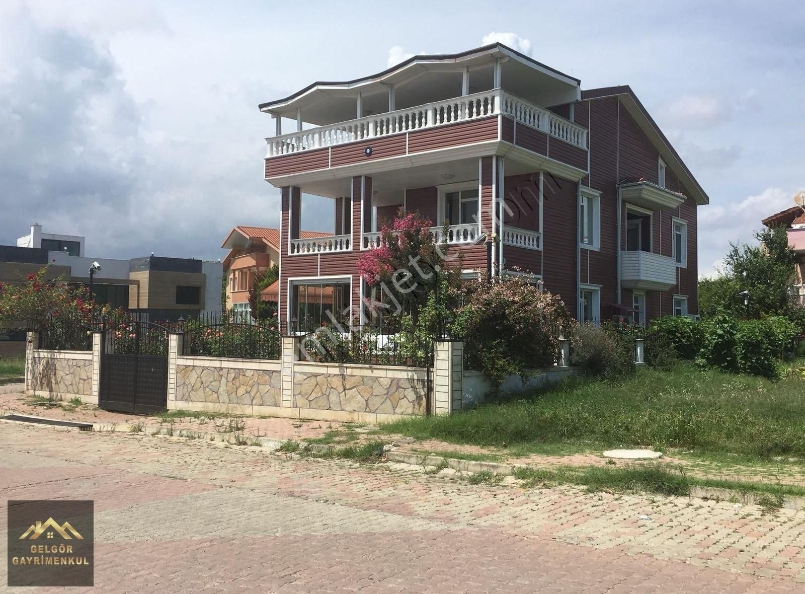 Silivri Mimar Sinan Satılık Villa Silivri Klasis Mevknde 436m İçinde 4 Katlı Satılık Müstakl Villa