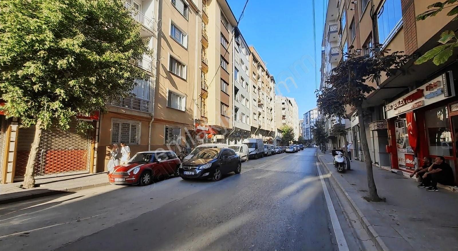 Tepebaşı İhsaniye Kiralık Daire Çırağan Emlak'tan İhsaniye Mah. Kırım Caddesi 3+1 Bakımlı Daire